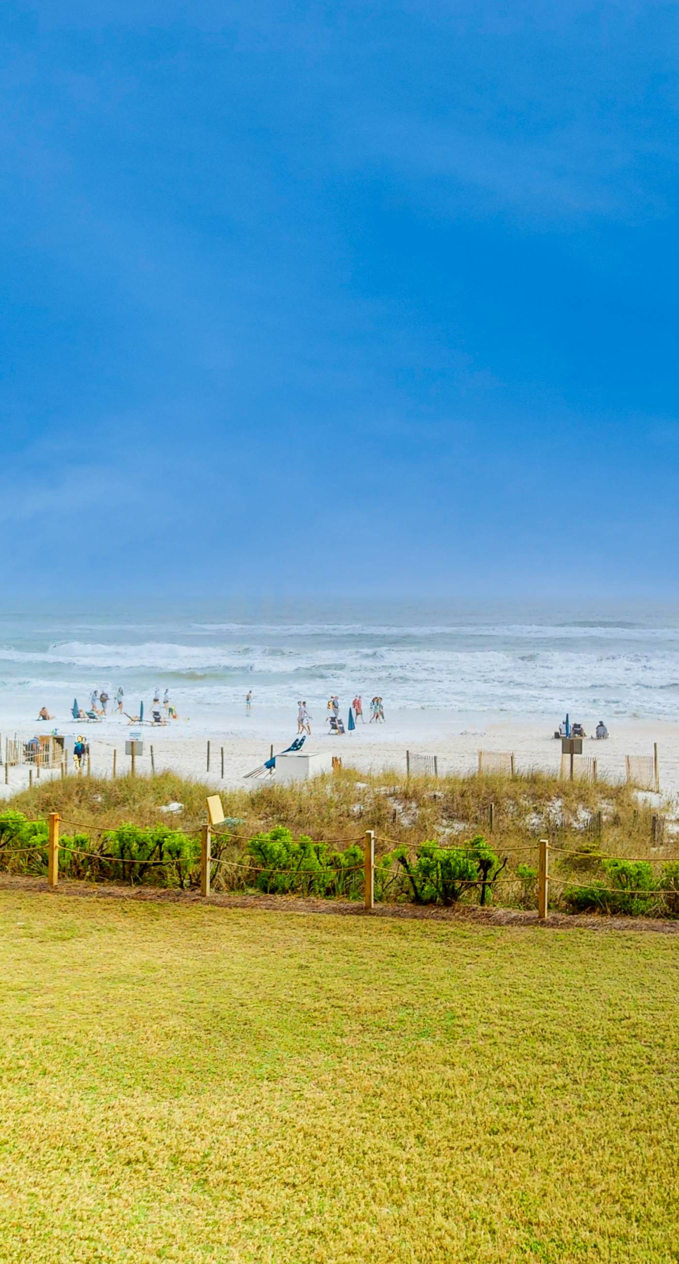 Modern Gulf-front condo with beach setup - close to restaurants