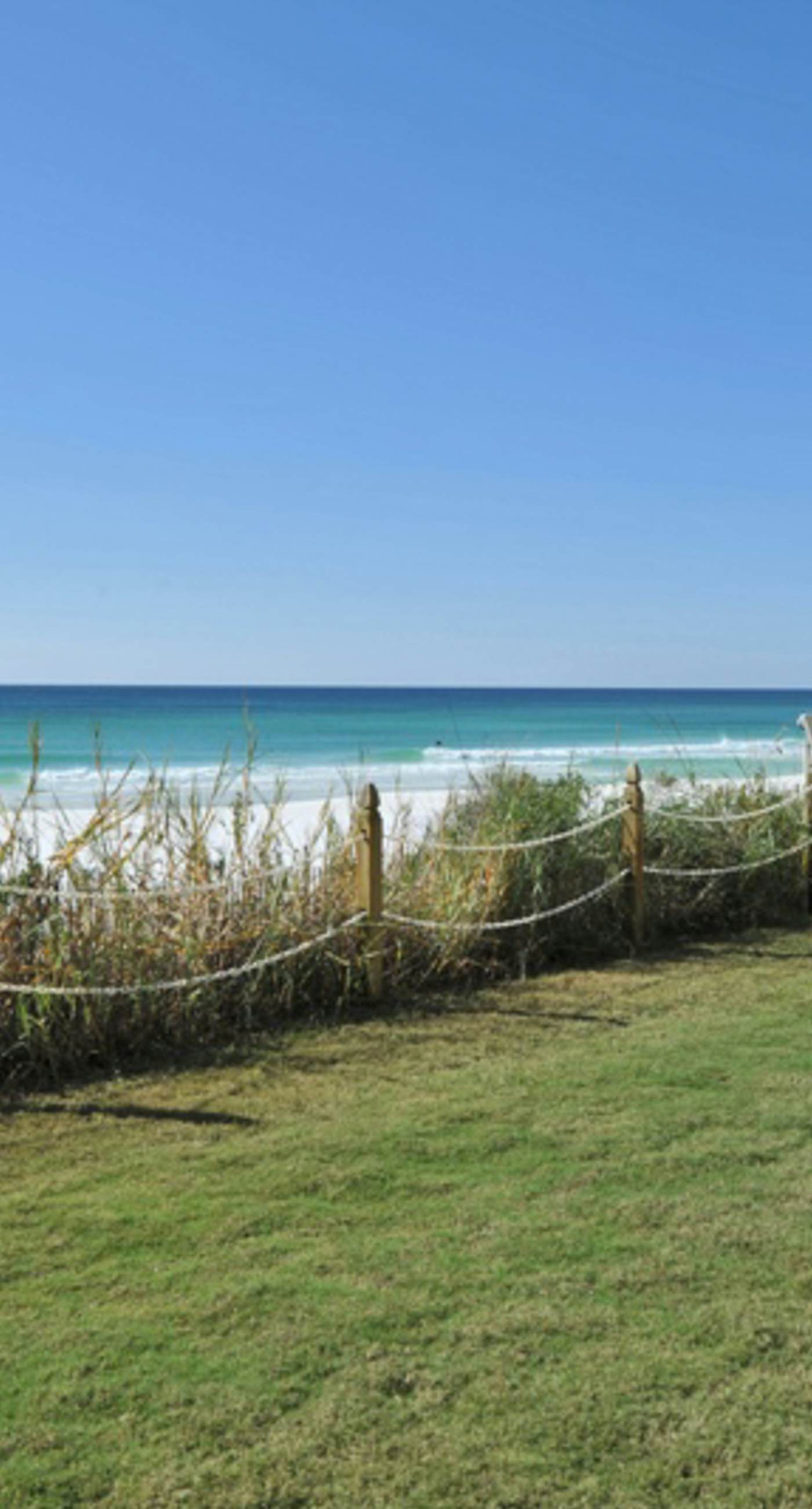 Modern Gulf-front condo with beach setup - close to restaurants