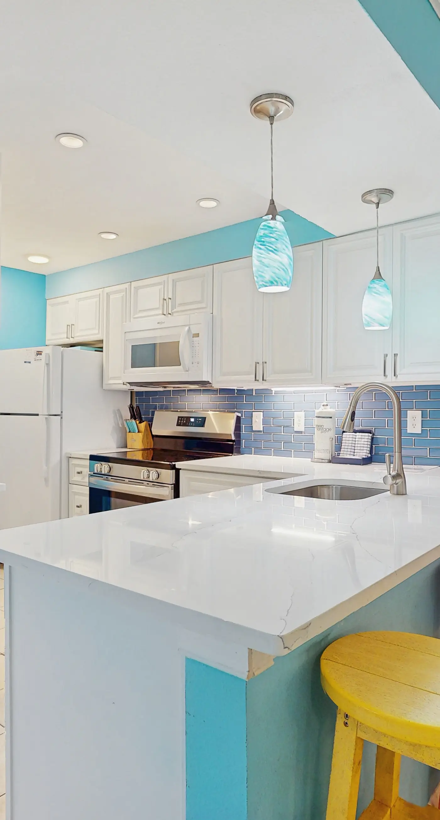 3rd-floor updated condo with Gulf-front views - short drive to shopping