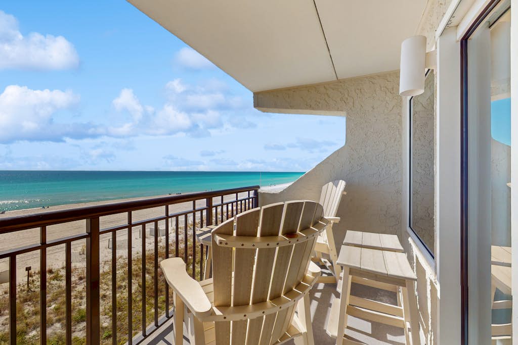 4th-floor, bright, Gulf-front condo with views - close to entertainment