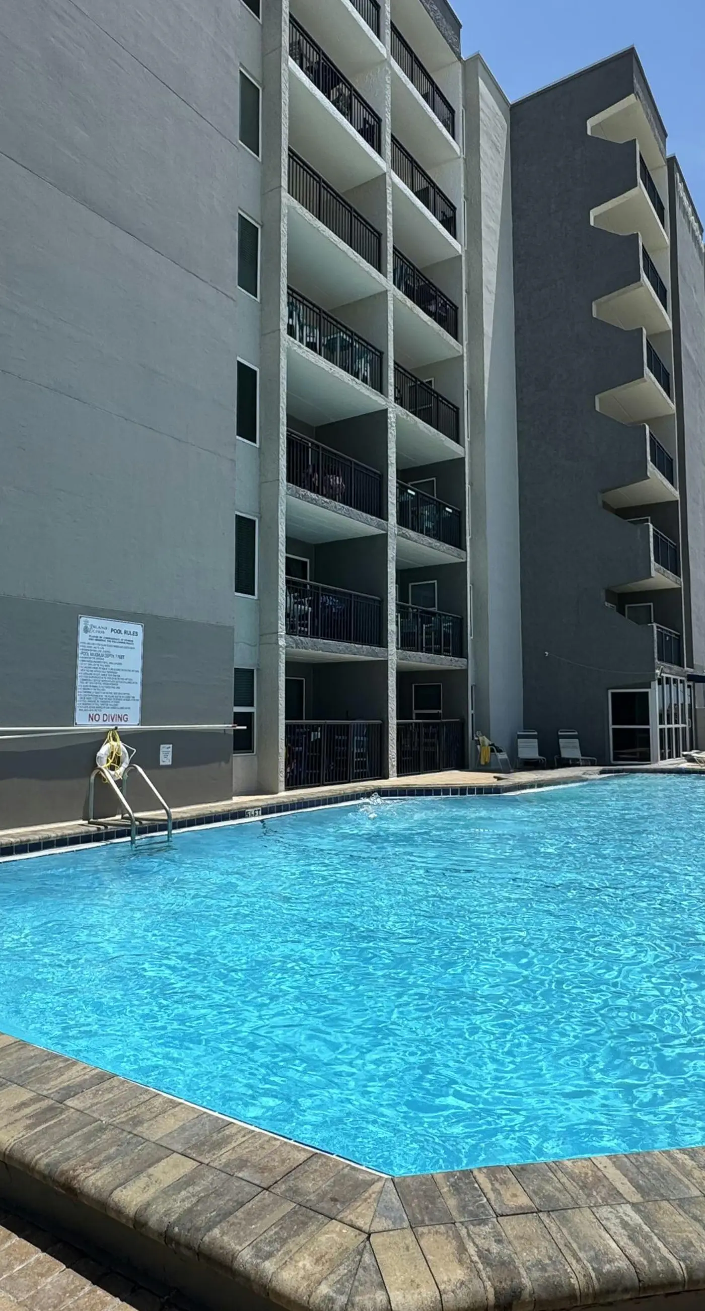 Island Echos 6E  Updated beachfront condo with beach setup & quick drive to entertainment