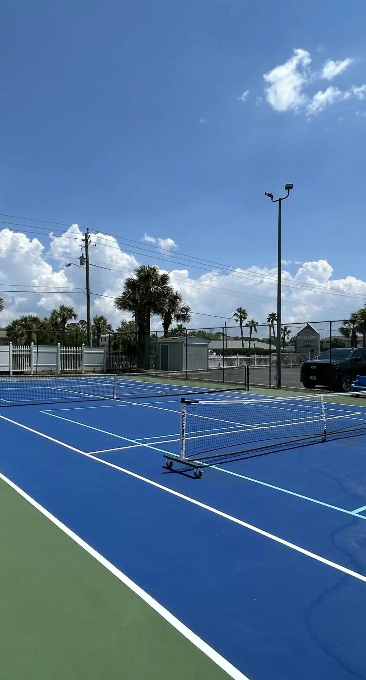 Island Echos 6E  Updated beachfront condo with beach setup & quick drive to entertainment