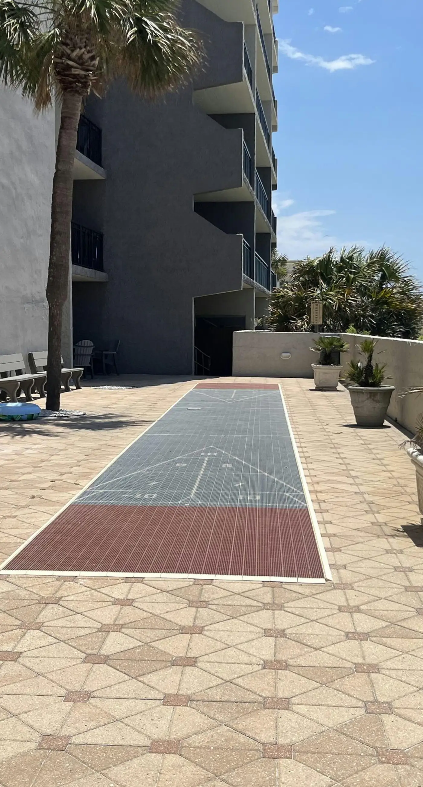 Island Echos 6E  Updated beachfront condo with beach setup & quick drive to entertainment