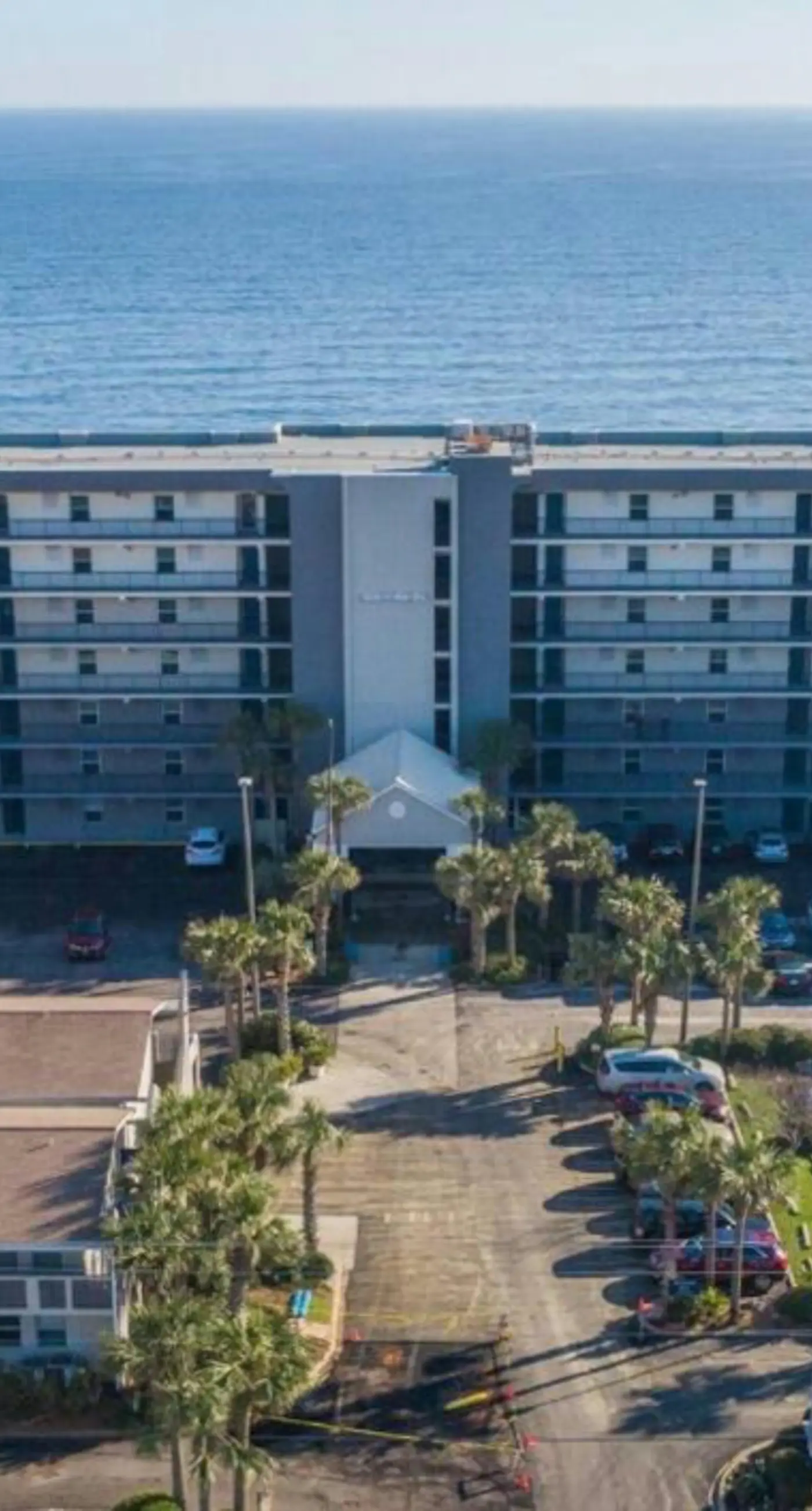 Island Echos 6E  Updated beachfront condo with beach setup & quick drive to entertainment