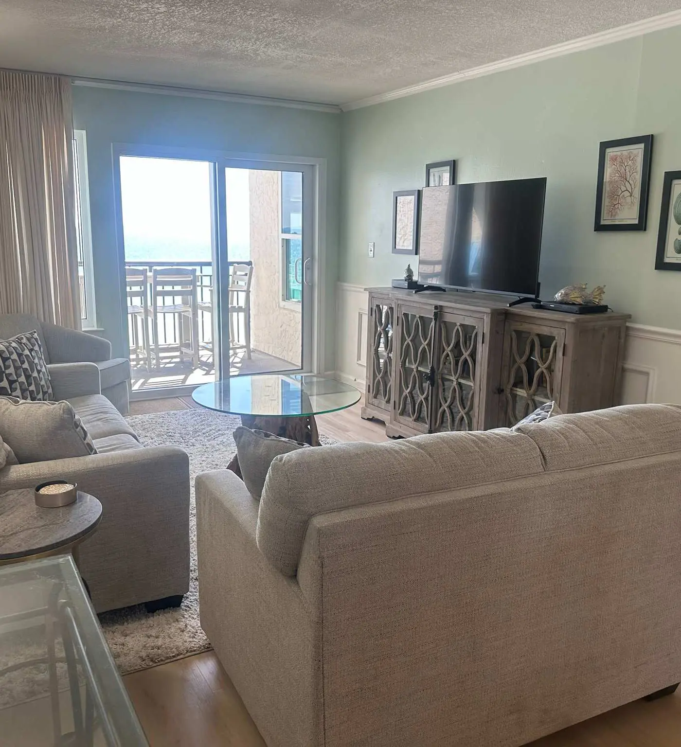 Island Echos 6E  Updated beachfront condo with beach setup & quick drive to entertainment