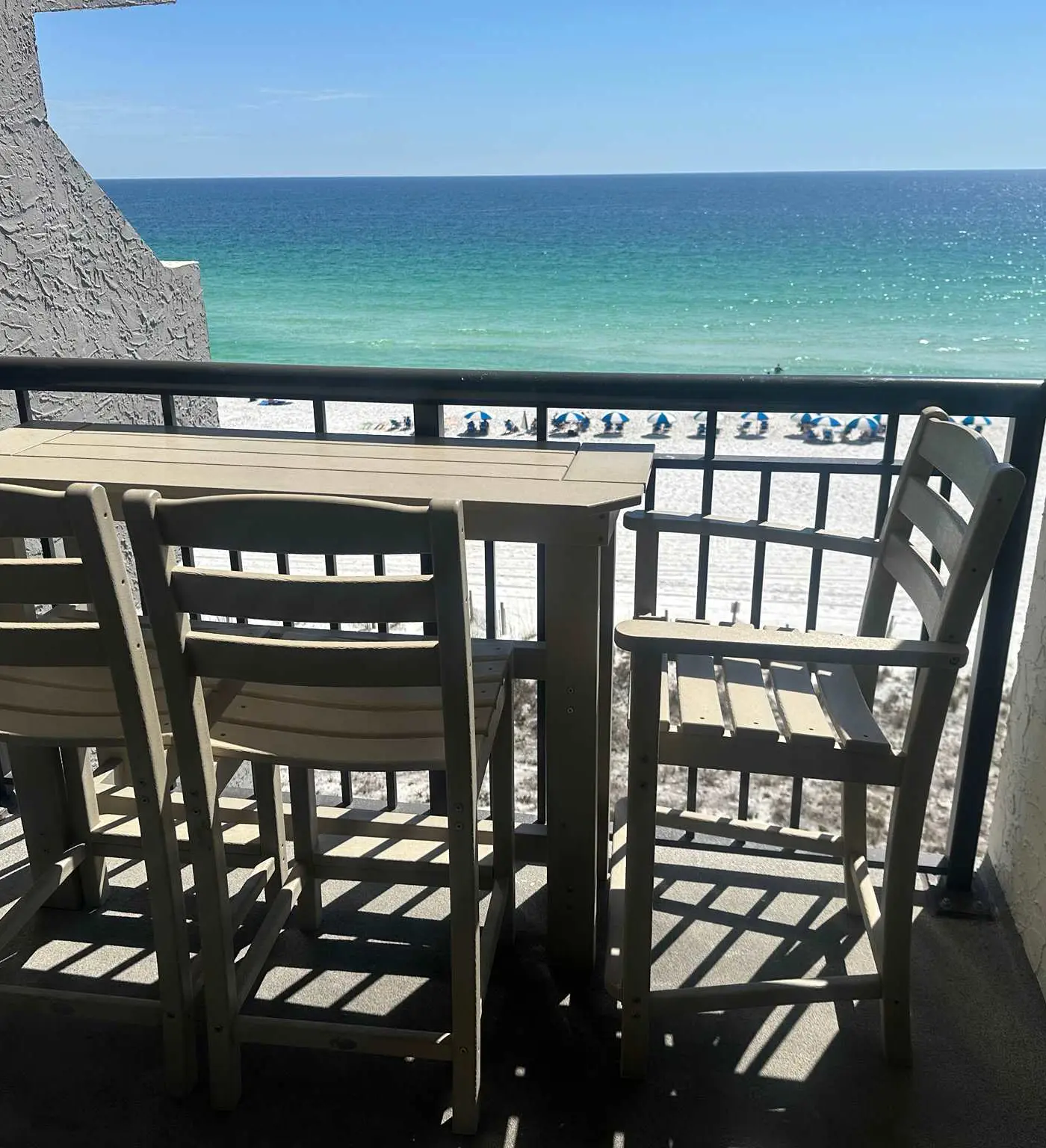 Island Echos 6E  Updated beachfront condo with beach setup & quick drive to entertainment