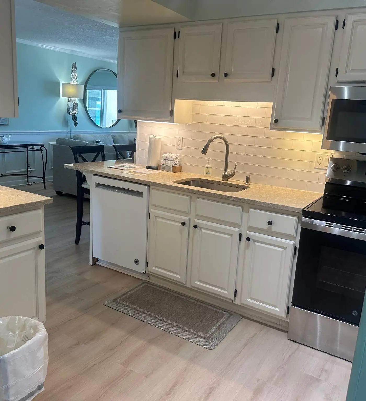 Island Echos 6E  Updated beachfront condo with beach setup & quick drive to entertainment