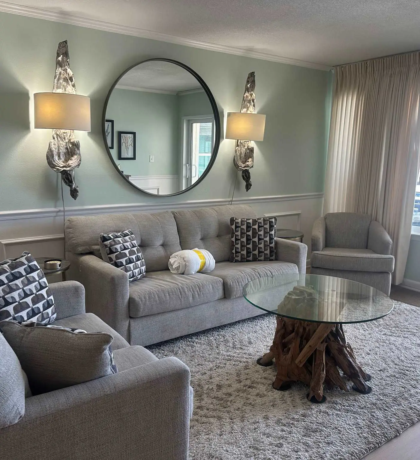 Island Echos 6E  Updated beachfront condo with beach setup & quick drive to entertainment