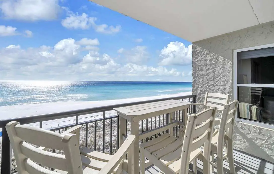 Island Echos 6E  Updated beachfront condo with beach setup & quick drive to entertainment