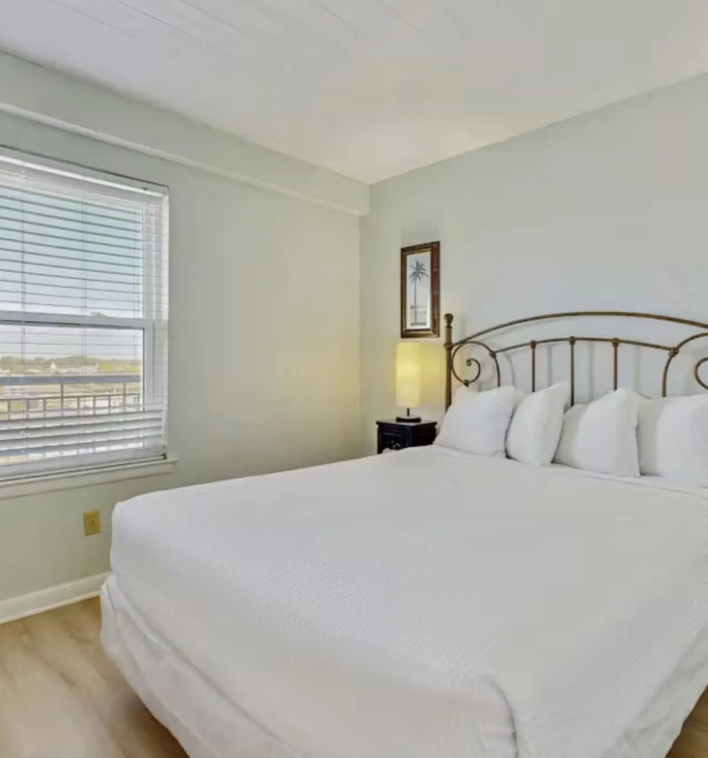 Island Echos 6E  Updated beachfront condo with beach setup & quick drive to entertainment