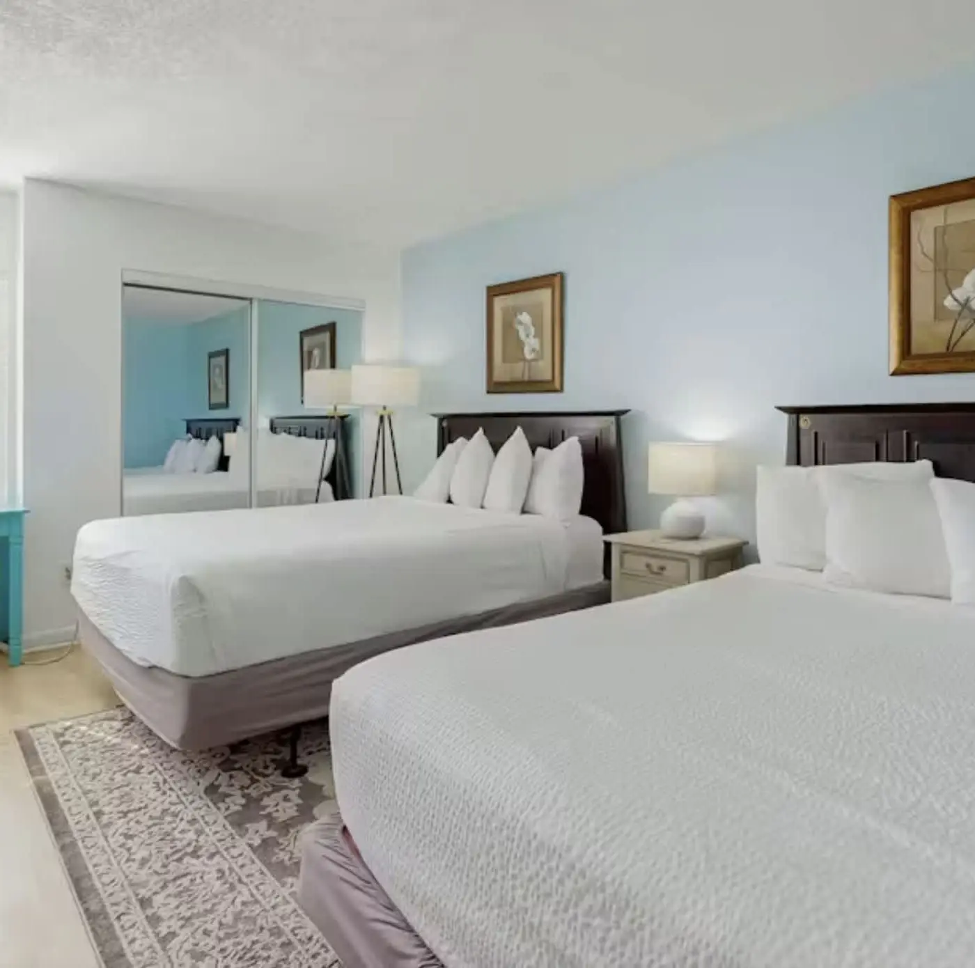 Island Echos 6E  Updated beachfront condo with beach setup & quick drive to entertainment