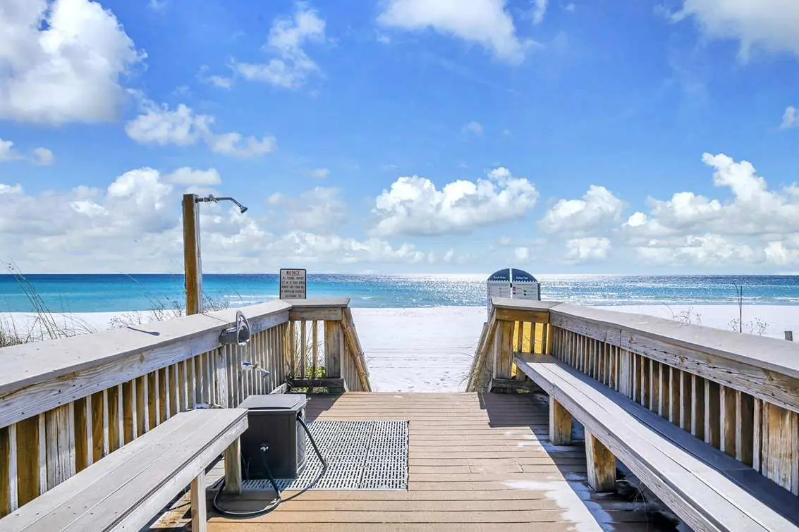 Island Echos 6E  Updated beachfront condo with beach setup & quick drive to entertainment