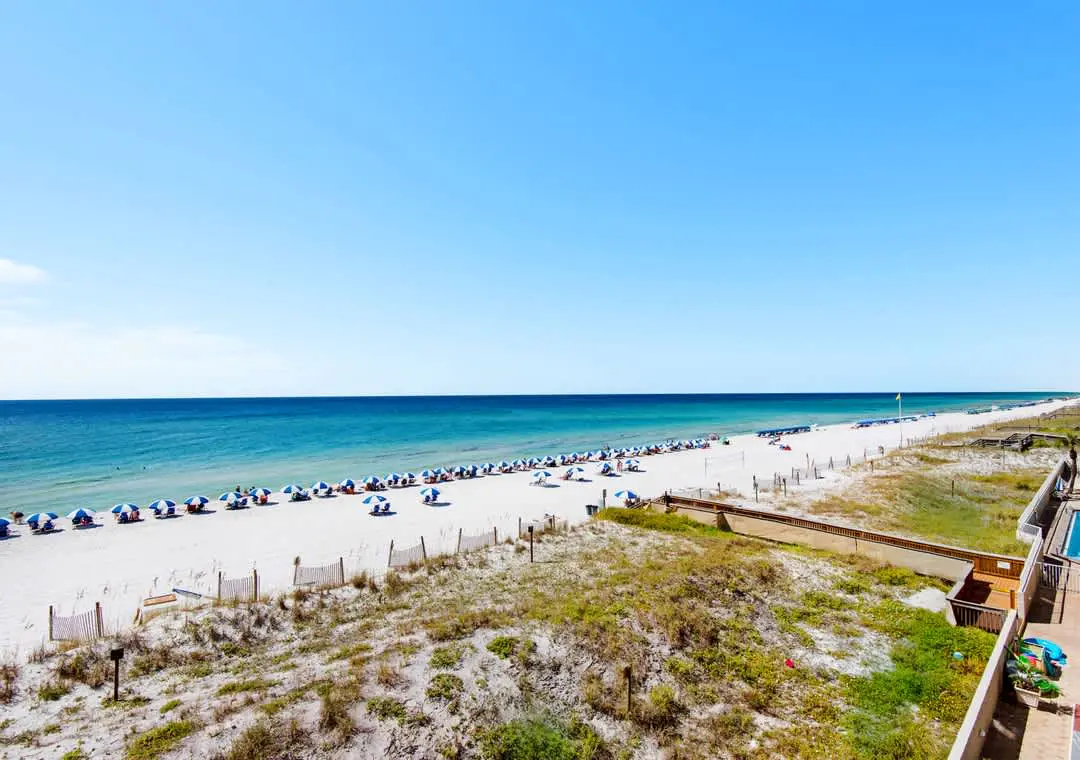 Island Echos 6E  Updated beachfront condo with beach setup & quick drive to entertainment