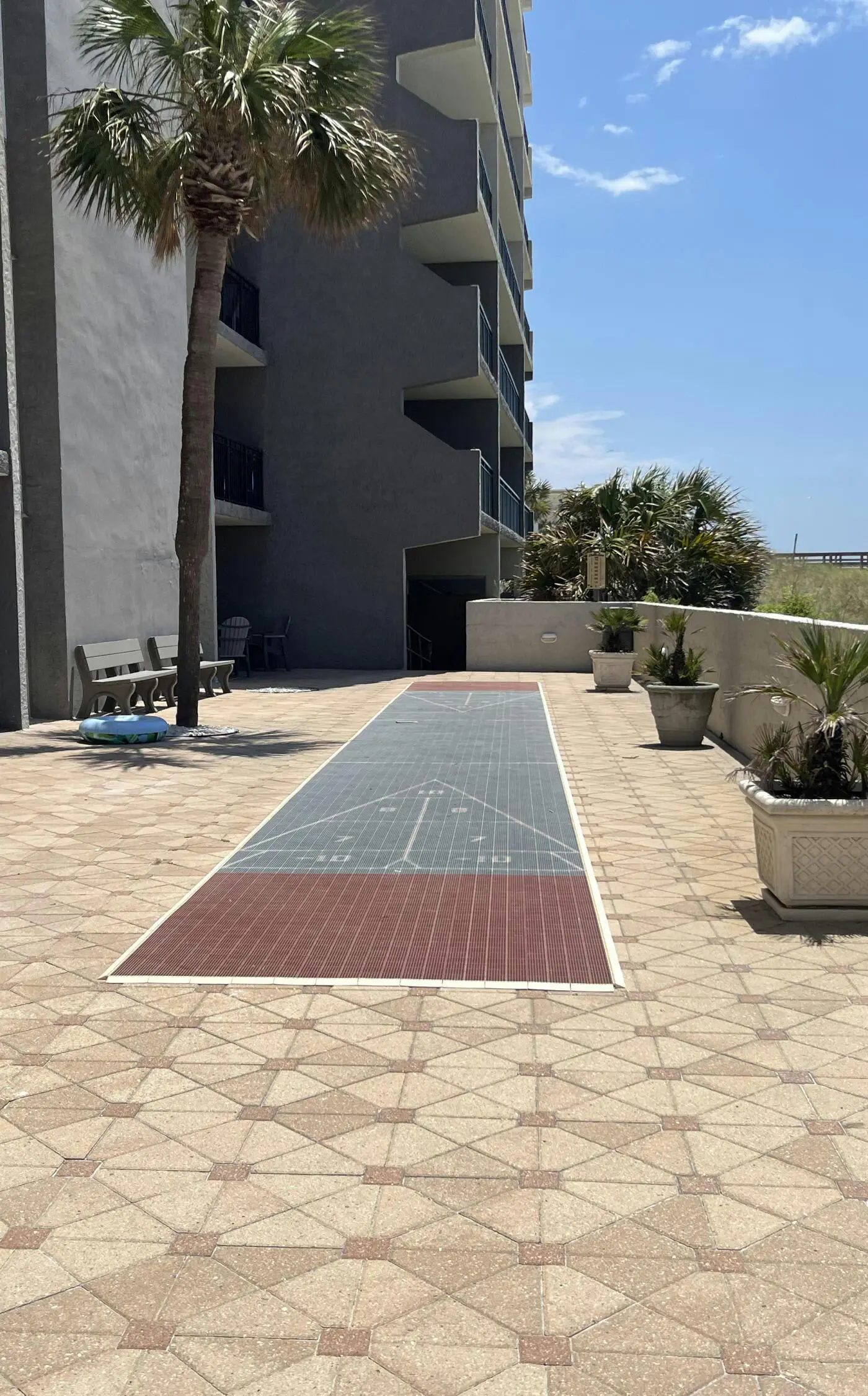 Island Echos 6E  Updated beachfront condo with beach setup & quick drive to entertainment