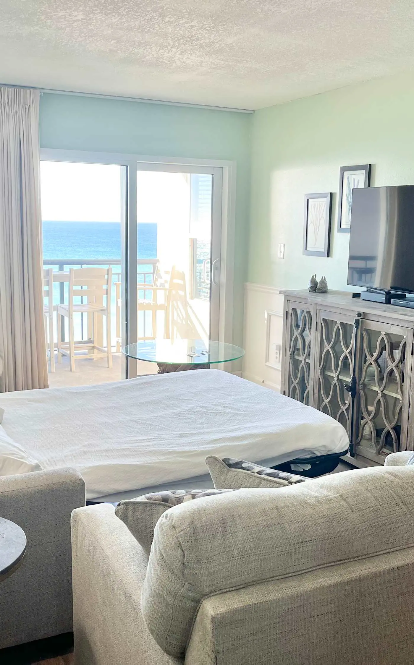 Island Echos 6E  Updated beachfront condo with beach setup & quick drive to entertainment