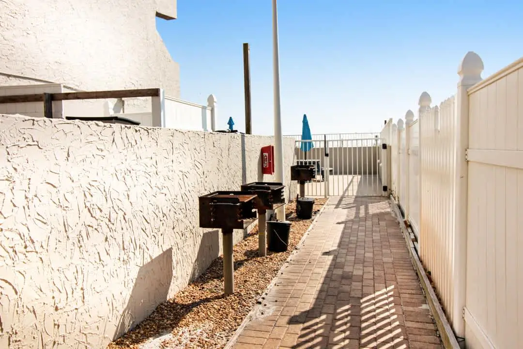 Island Echos 6E  Updated beachfront condo with beach setup & quick drive to entertainment