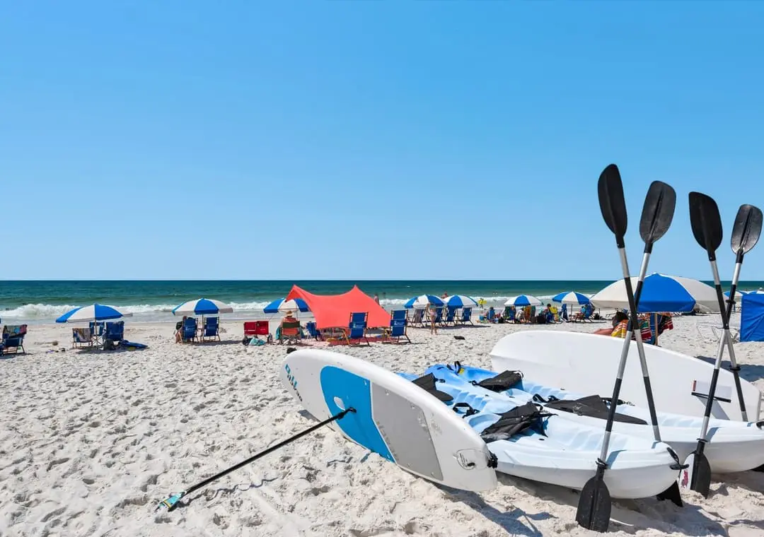 Island Echos 6E  Updated beachfront condo with beach setup & quick drive to entertainment