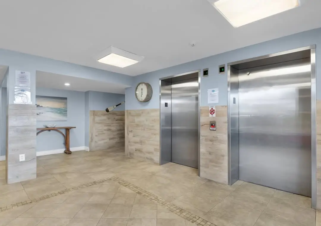 Island Echos 6E  Updated beachfront condo with beach setup & quick drive to entertainment