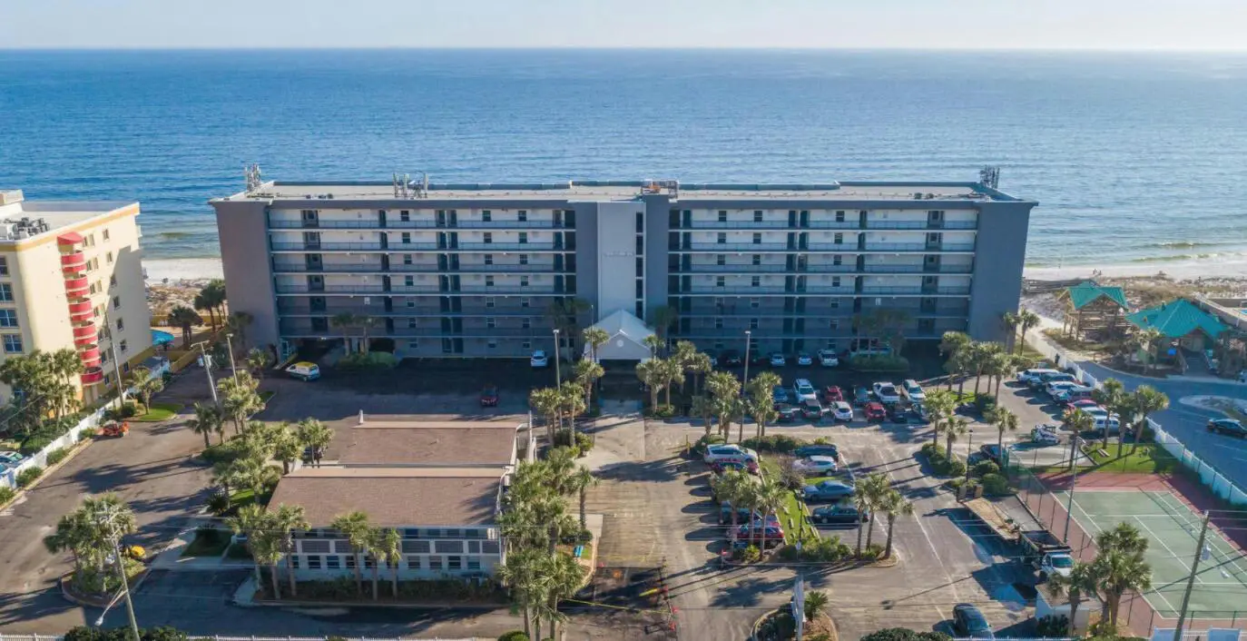 Island Echos 6E  Updated beachfront condo with beach setup & quick drive to entertainment