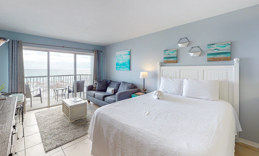 Islander W 204 - Cozy beachfront condo, beach setup included, pool, quick drive to dining
