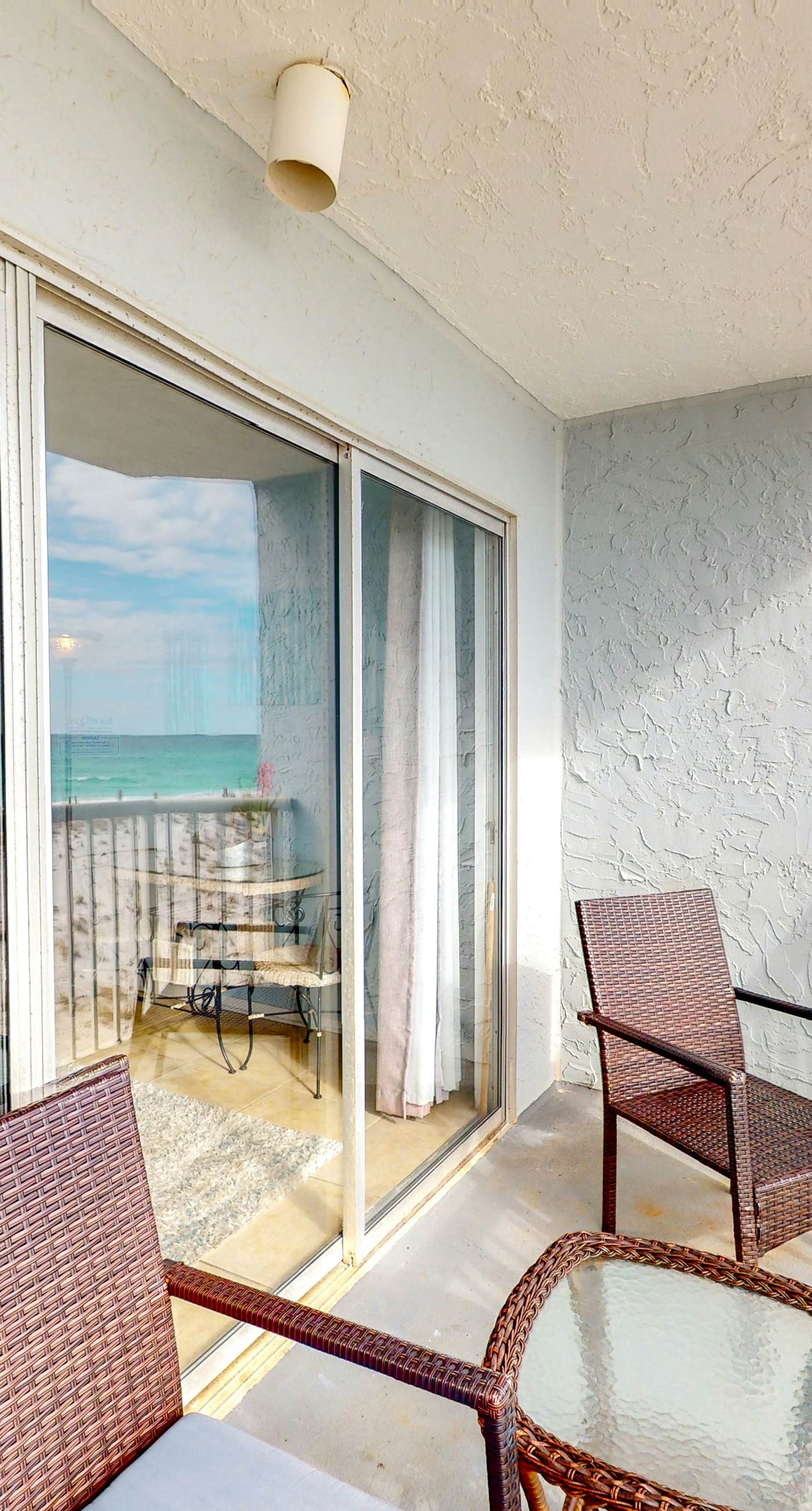 Islander W 204 - Cozy beachfront condo, beach setup included, pool, quick drive to dining