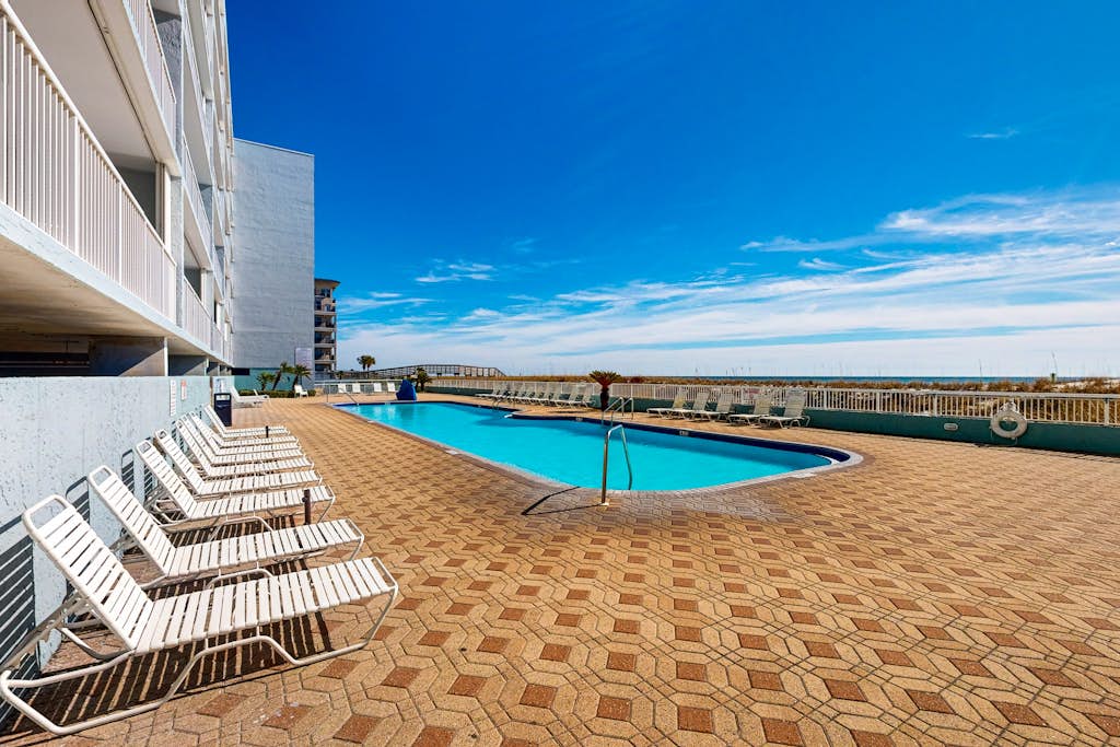 Islander W 204 - Cozy beachfront condo, beach setup included, pool, quick drive to dining