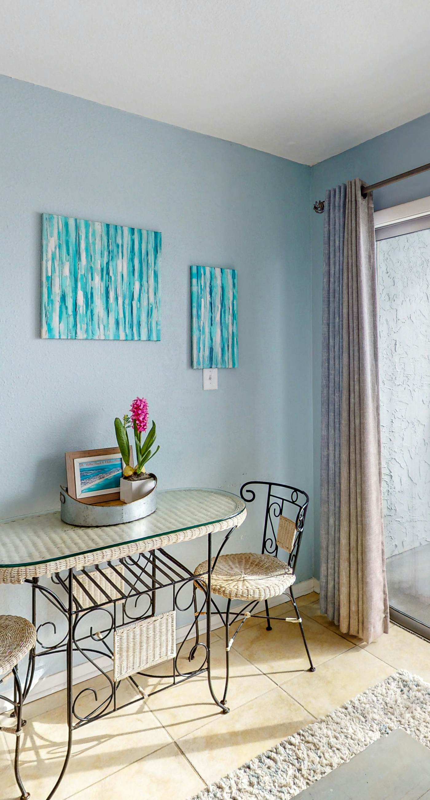 Islander W 204 - Cozy beachfront condo, beach setup included, pool, quick drive to dining