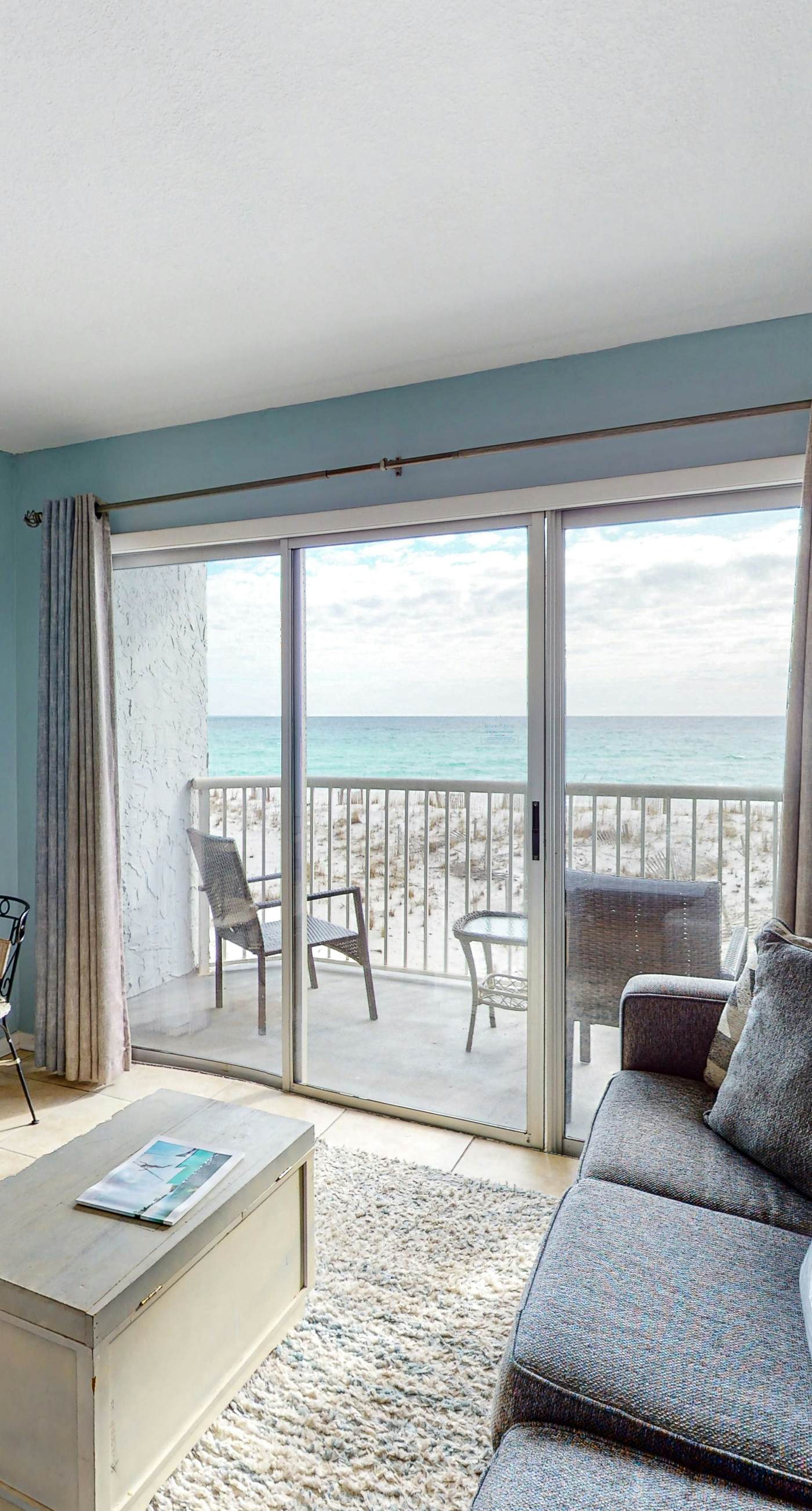 Islander W 204 - Cozy beachfront condo, beach setup included, pool, quick drive to dining