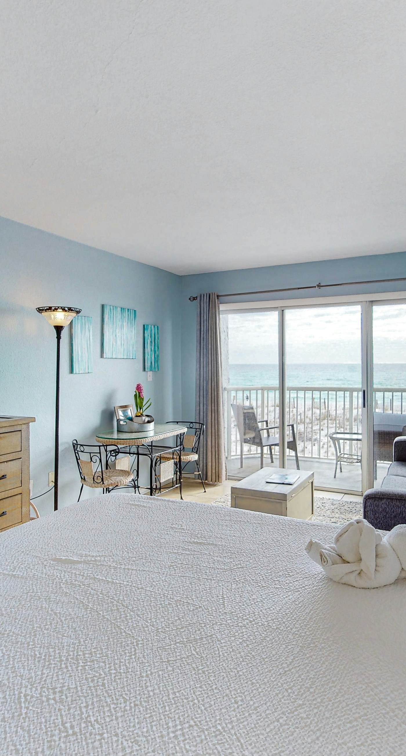 Islander W 204 - Cozy beachfront condo, beach setup included, pool, quick drive to dining