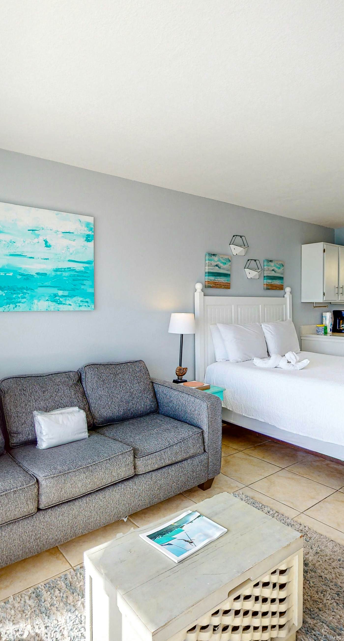Islander W 204 - Cozy beachfront condo, beach setup included, pool, quick drive to dining