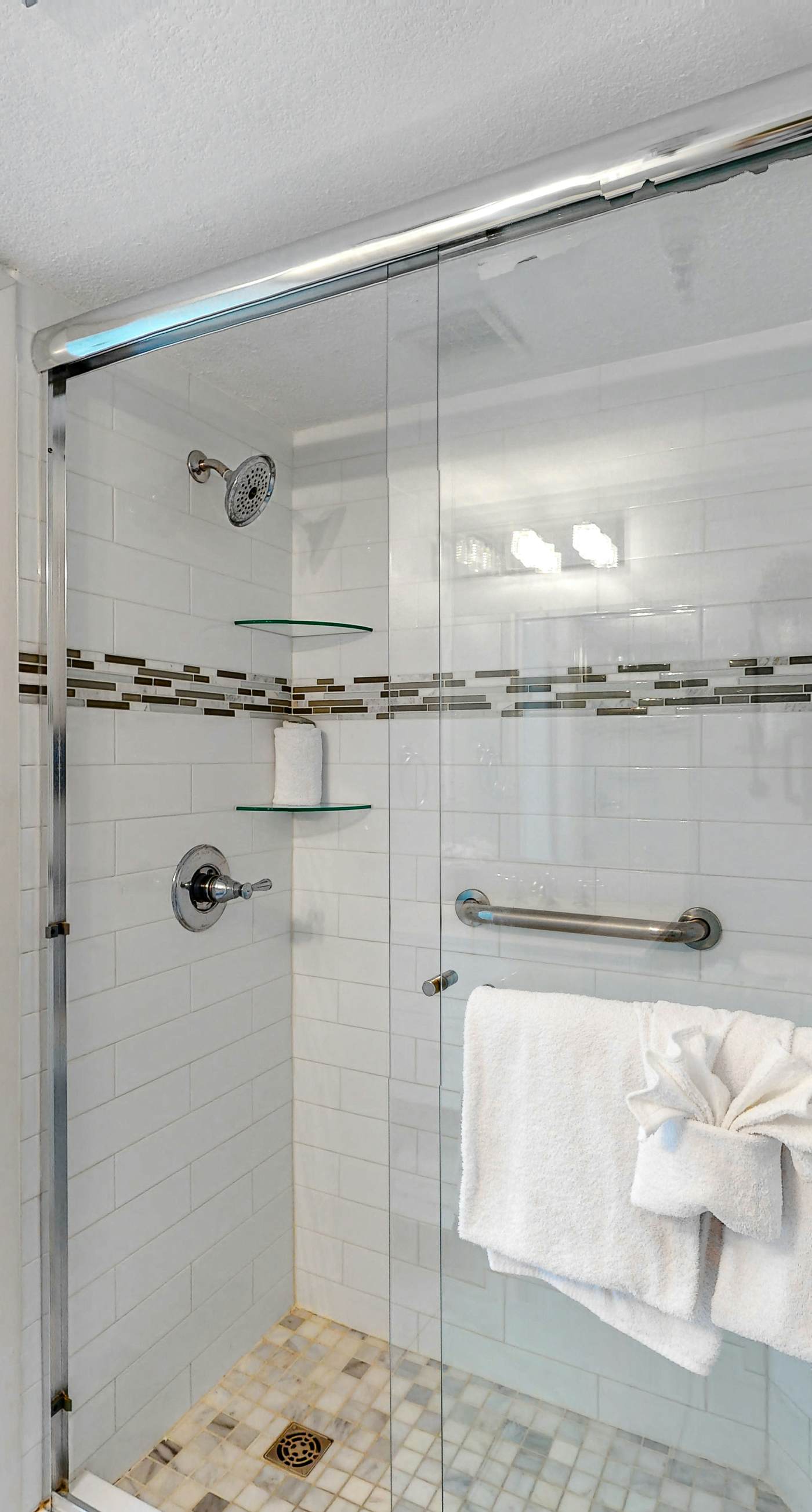 Islander W 204 - Cozy beachfront condo, beach setup included, pool, quick drive to dining