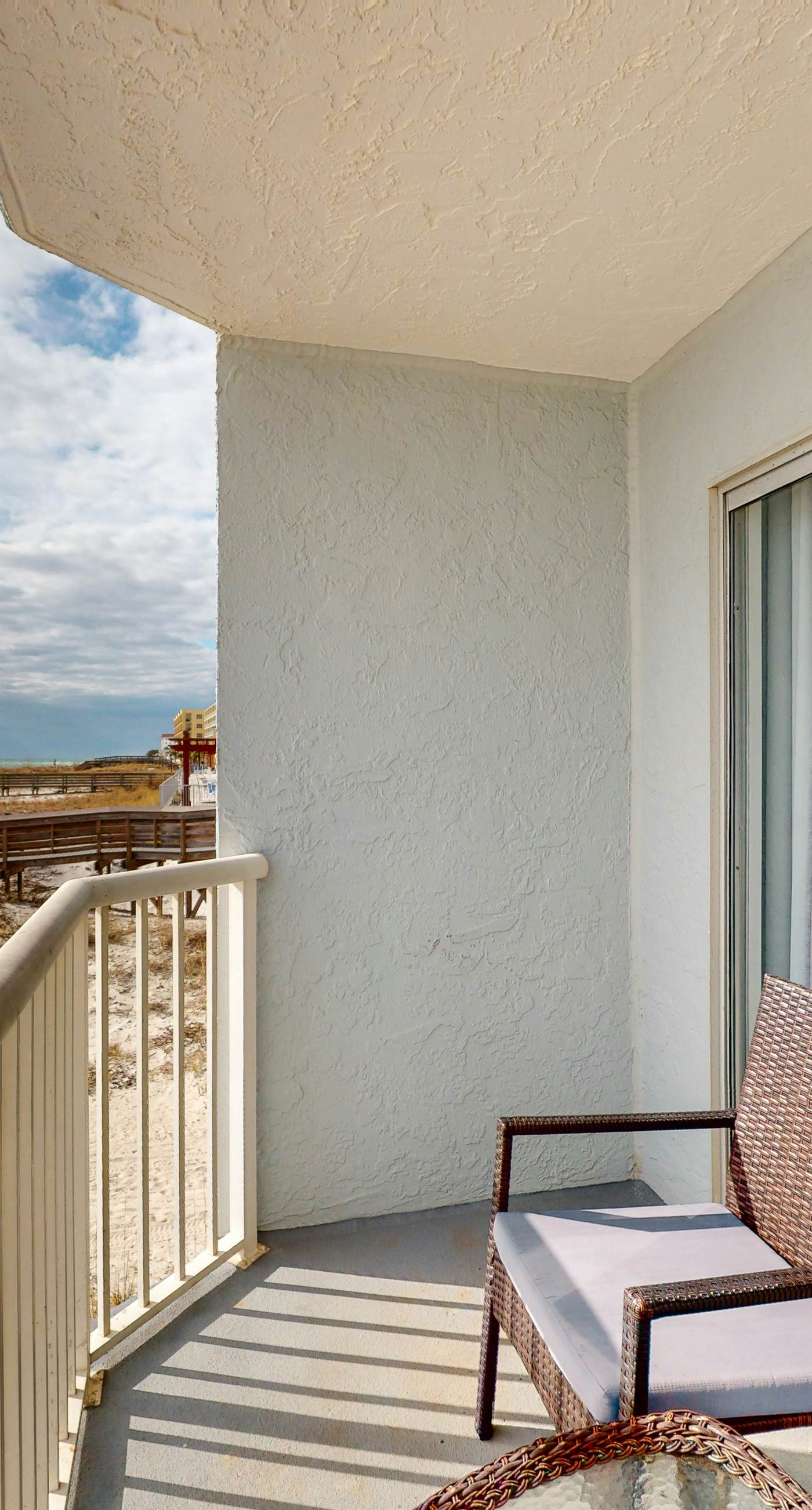 Islander W 204 - Cozy beachfront condo, beach setup included, pool, quick drive to dining