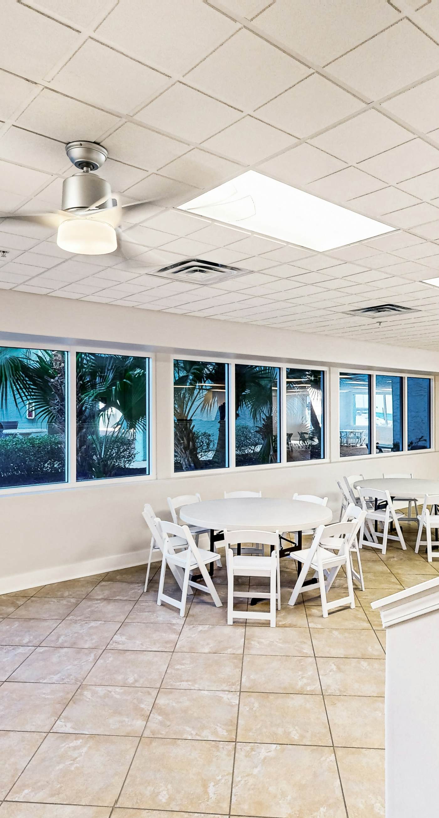 Islander W 204 - Cozy beachfront condo, beach setup included, pool, quick drive to dining