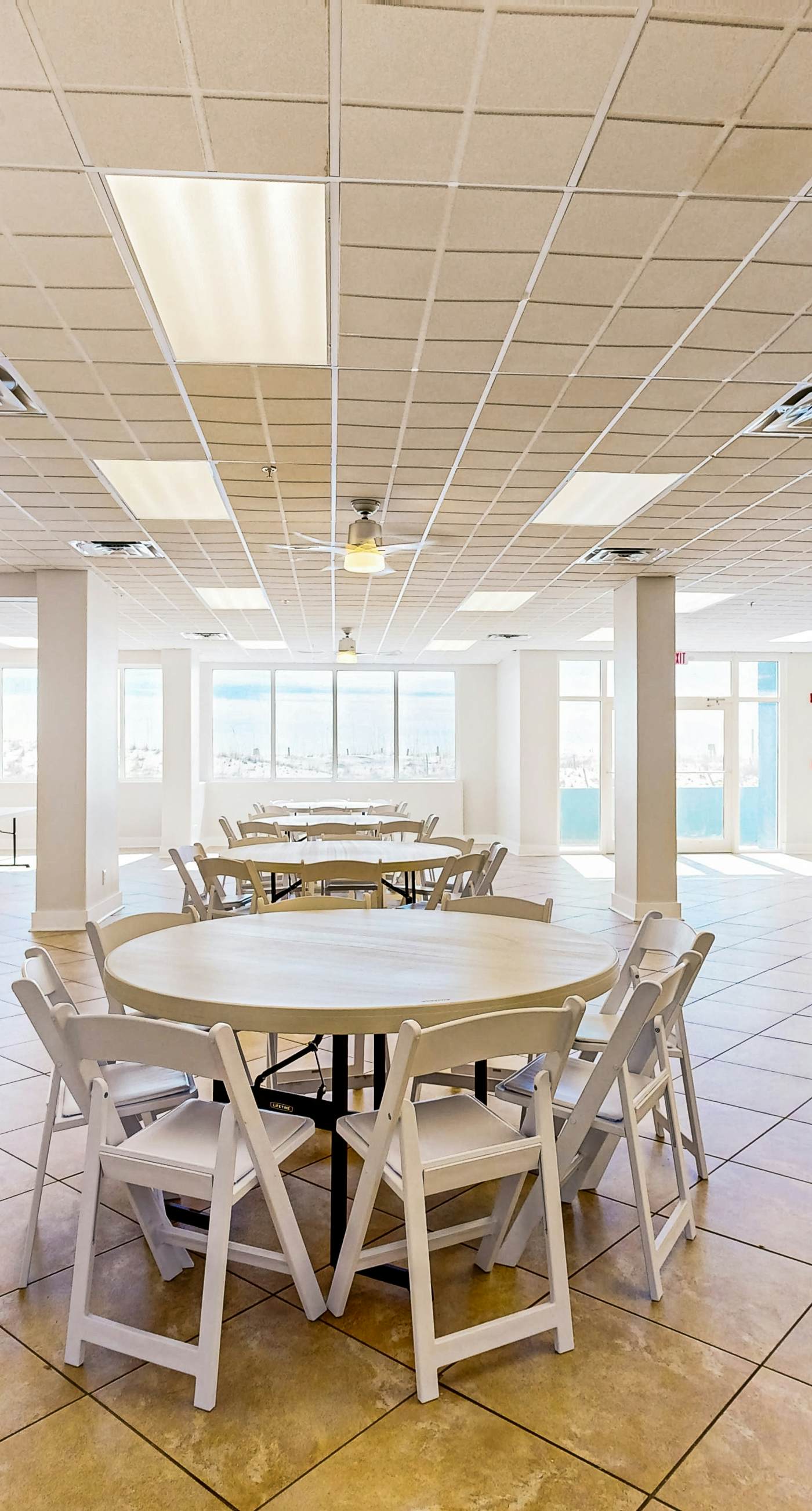 Islander W 204 - Cozy beachfront condo, beach setup included, pool, quick drive to dining