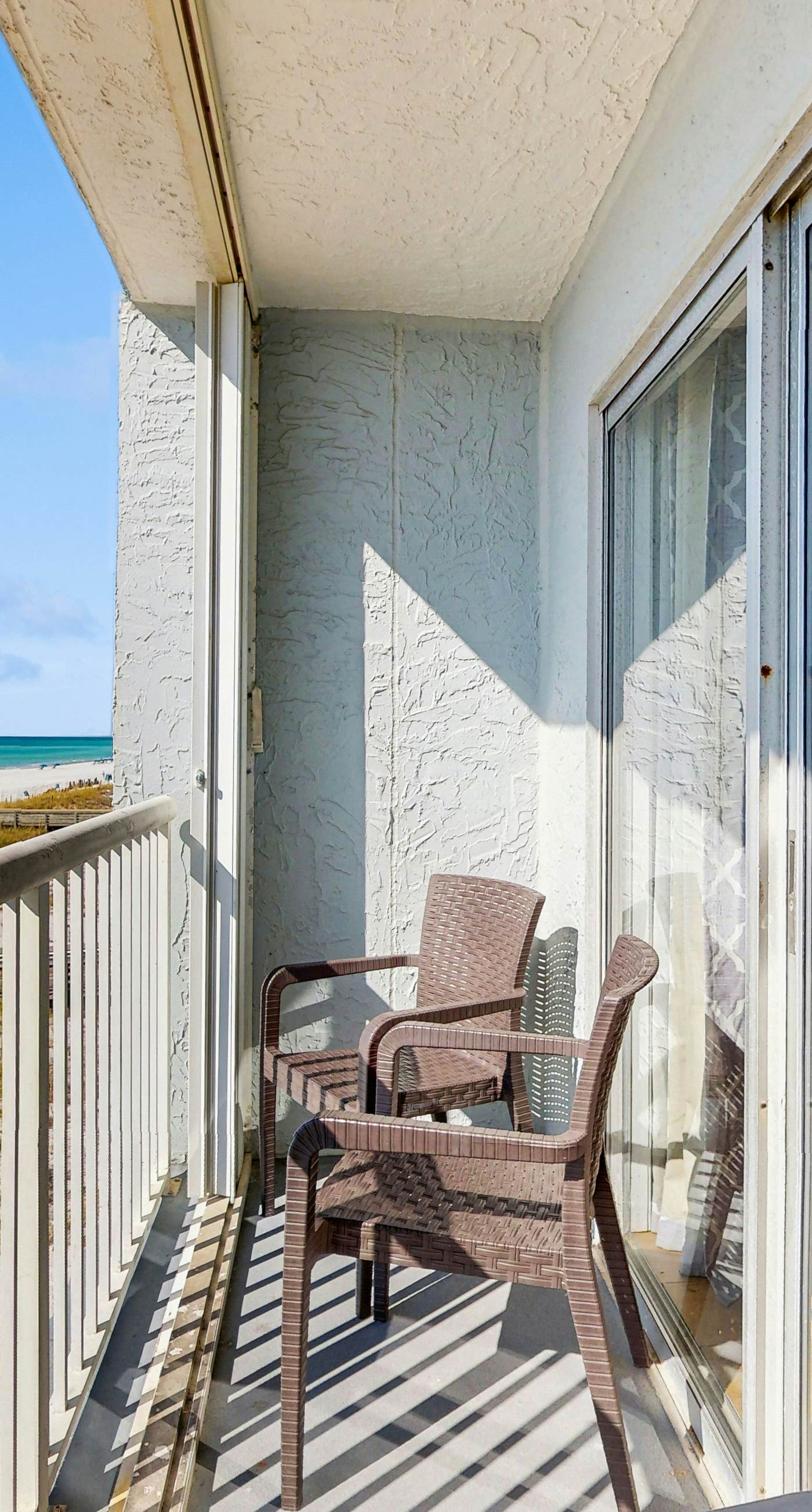Islander W 402 - Fourth floor oceanfront studio w/ ocean views, pool access, central AC, and WiFi