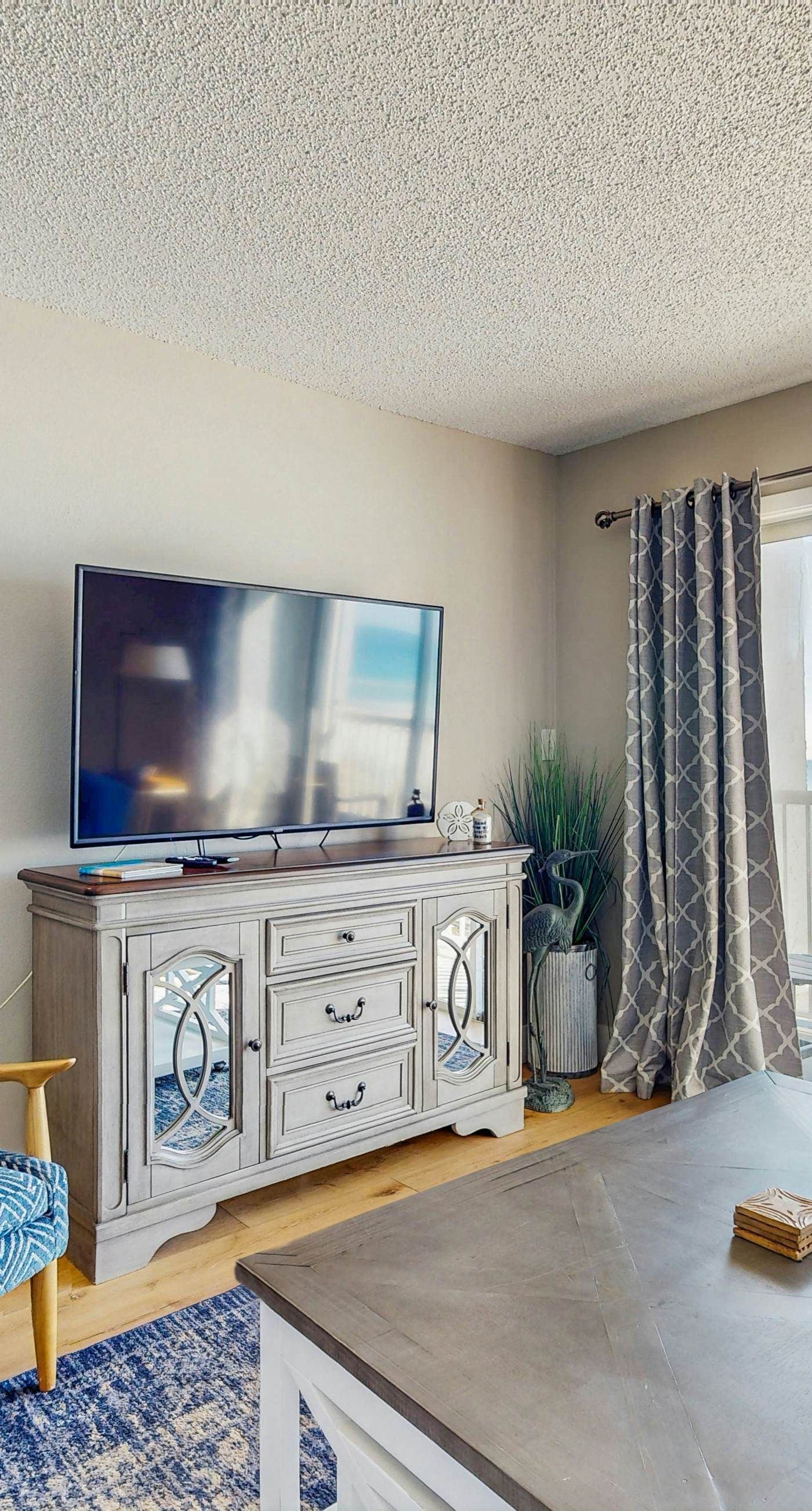 Islander W 402 - Fourth floor oceanfront studio w/ ocean views, pool access, central AC, and WiFi