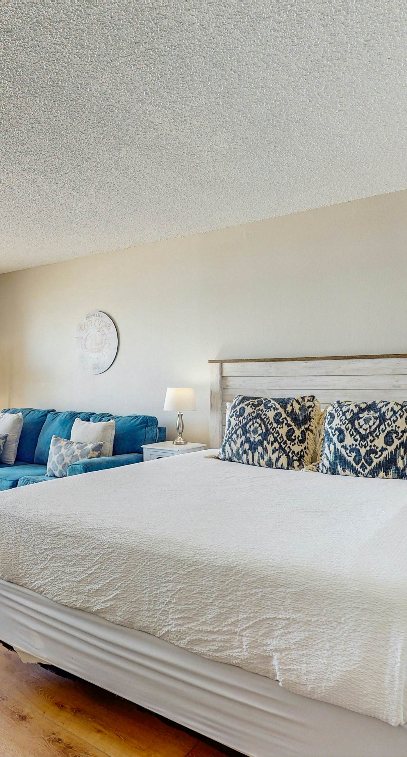 Islander W 402 - Fourth floor oceanfront studio w/ ocean views, pool access, central AC, and WiFi