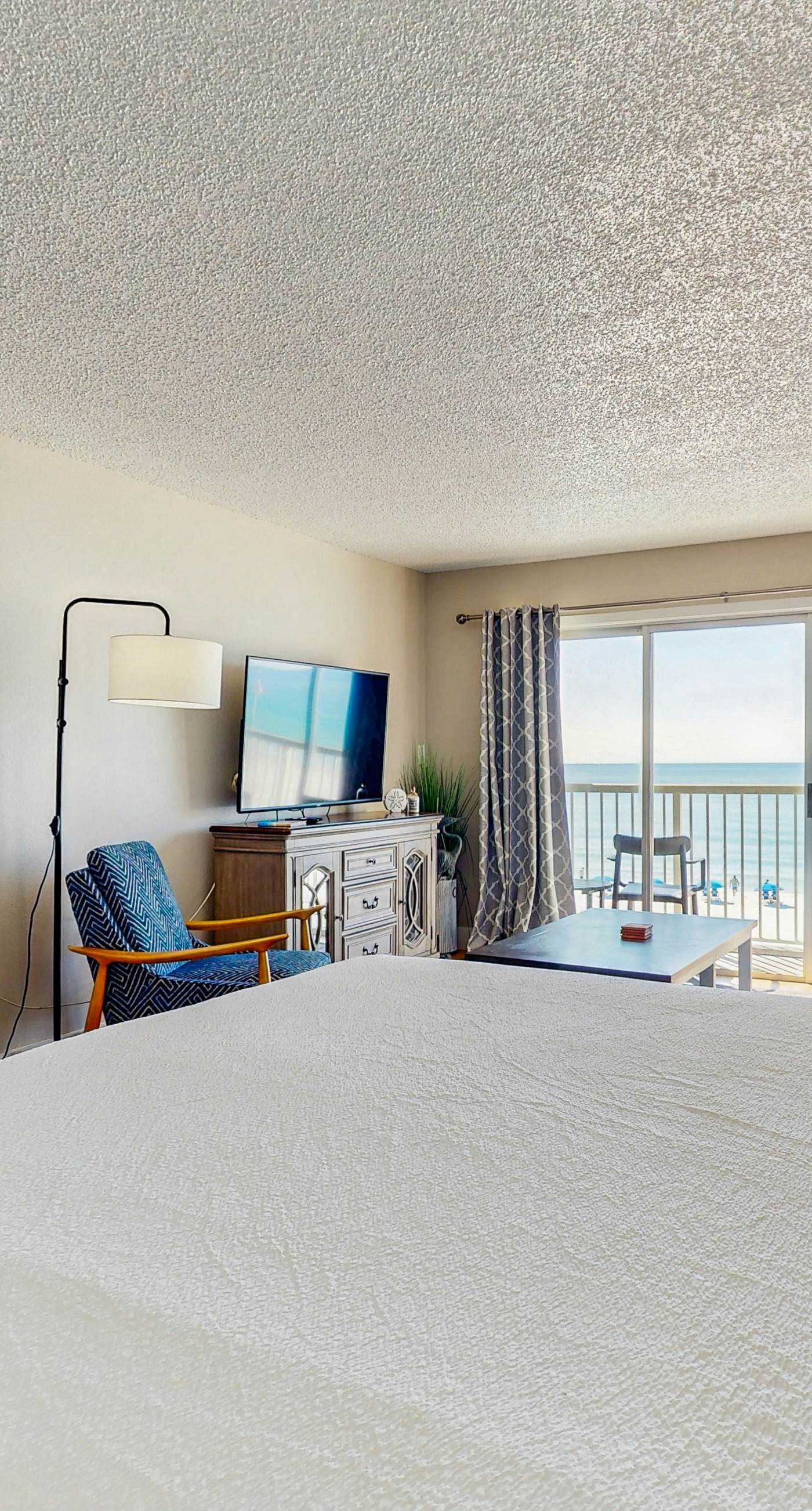 Islander W 402 - Fourth floor oceanfront studio w/ ocean views, pool access, central AC, and WiFi