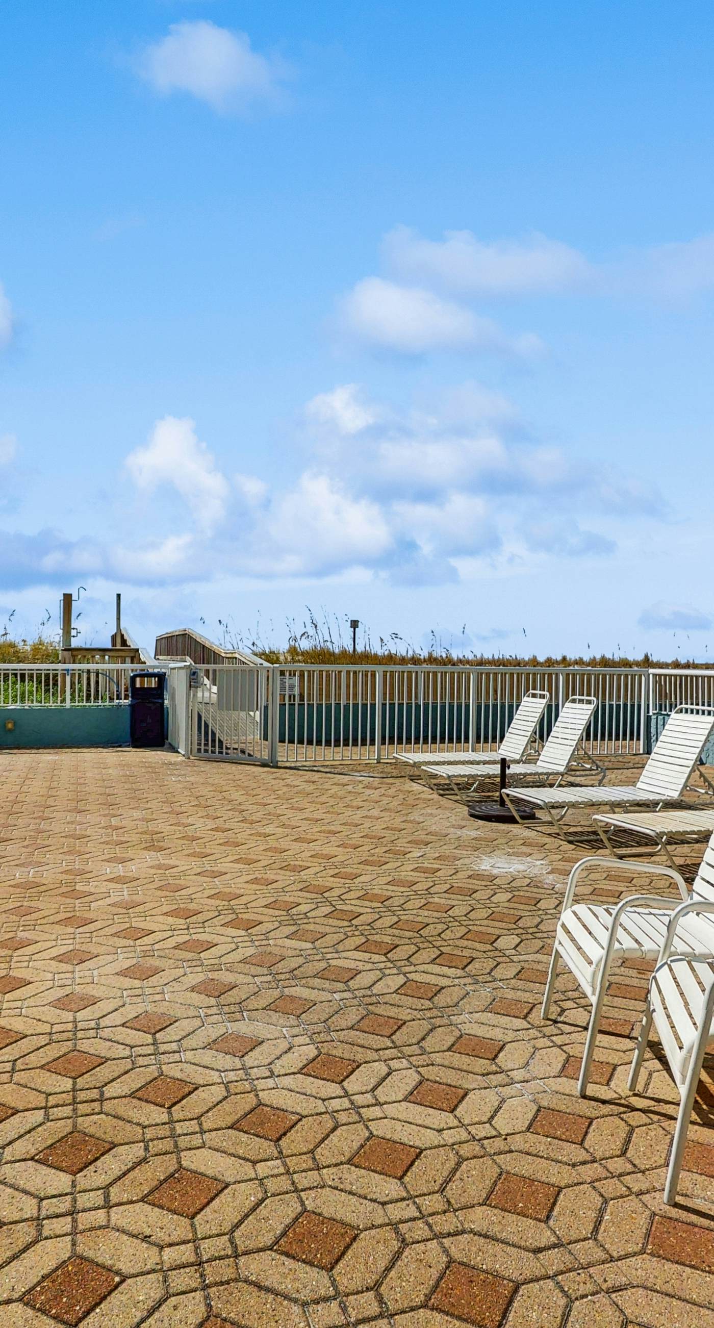 Islander W 402 - Fourth floor oceanfront studio w/ ocean views, pool access, central AC, and WiFi