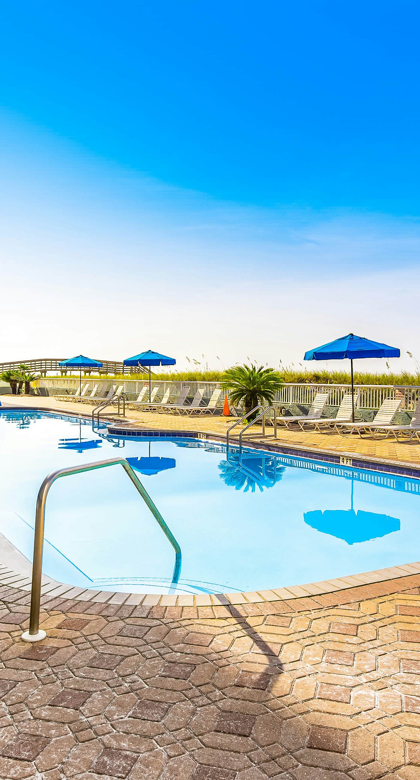 Islander W 402 - Fourth floor oceanfront studio w/ ocean views, pool access, central AC, and WiFi