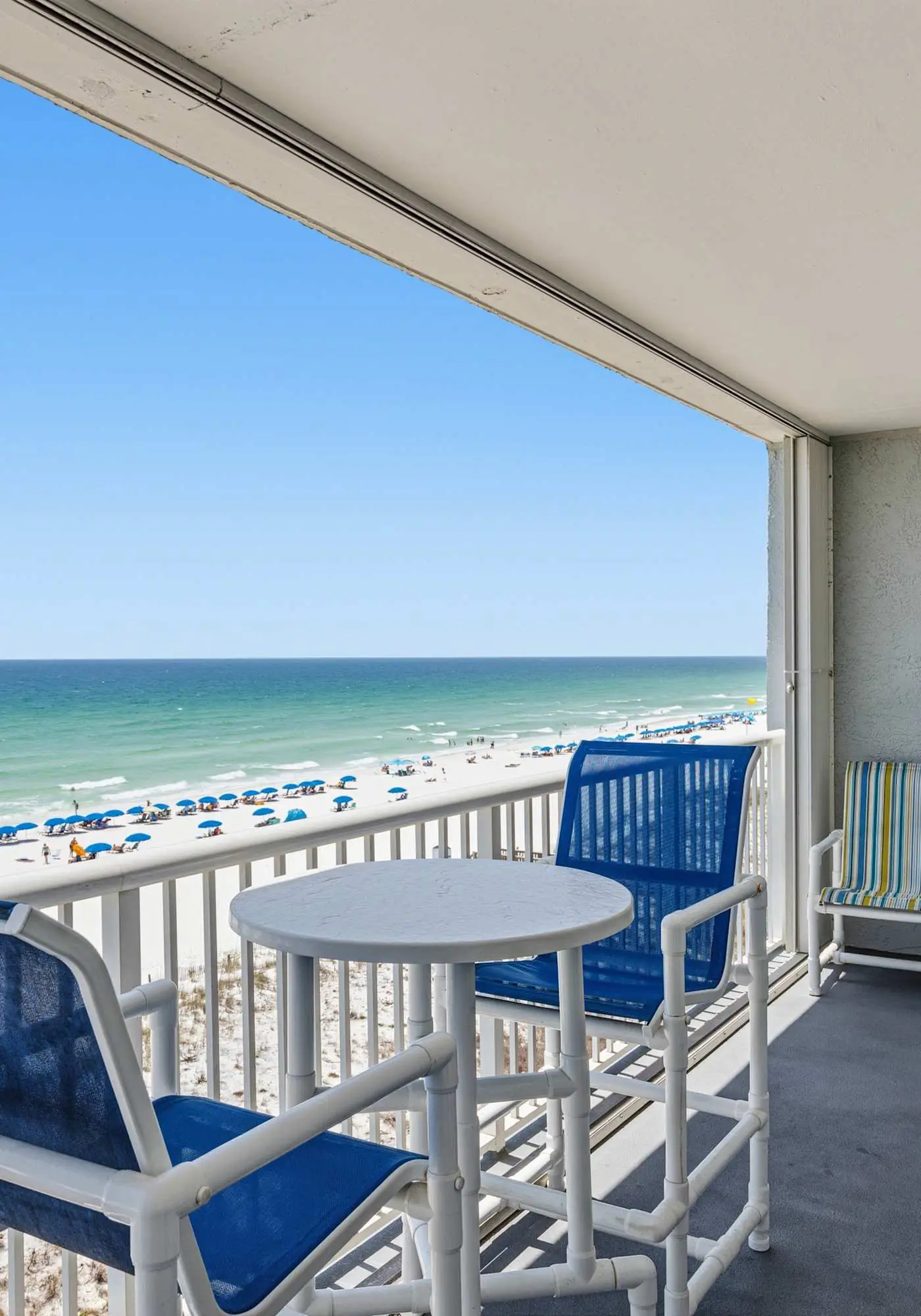 Oceanfront condo with washer&dryer, pool access, ocean view, and central AC