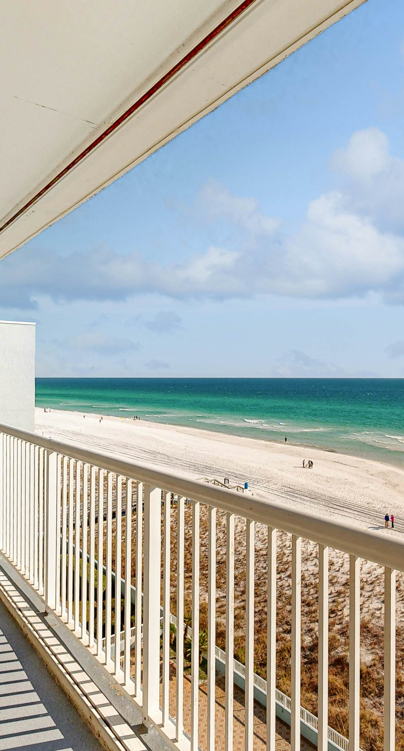 Islander E 7006 - Seventh floor condo with ocean view, washer&dryer, and pool - walk to dining