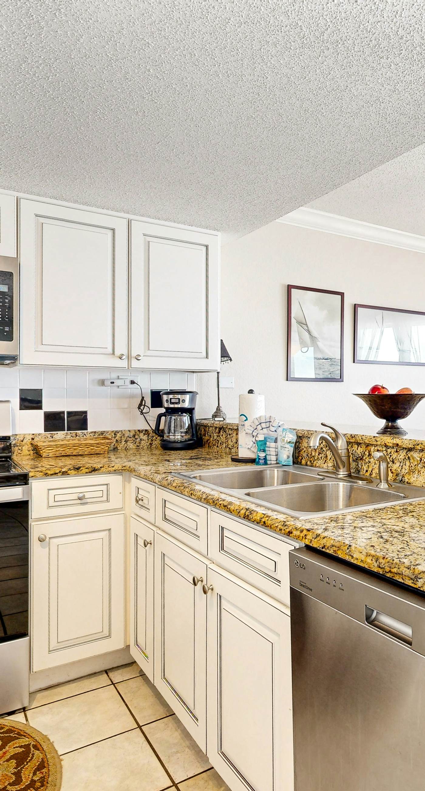 Islander E 7006 - Seventh floor condo with ocean view, washer&dryer, and pool - walk to dining