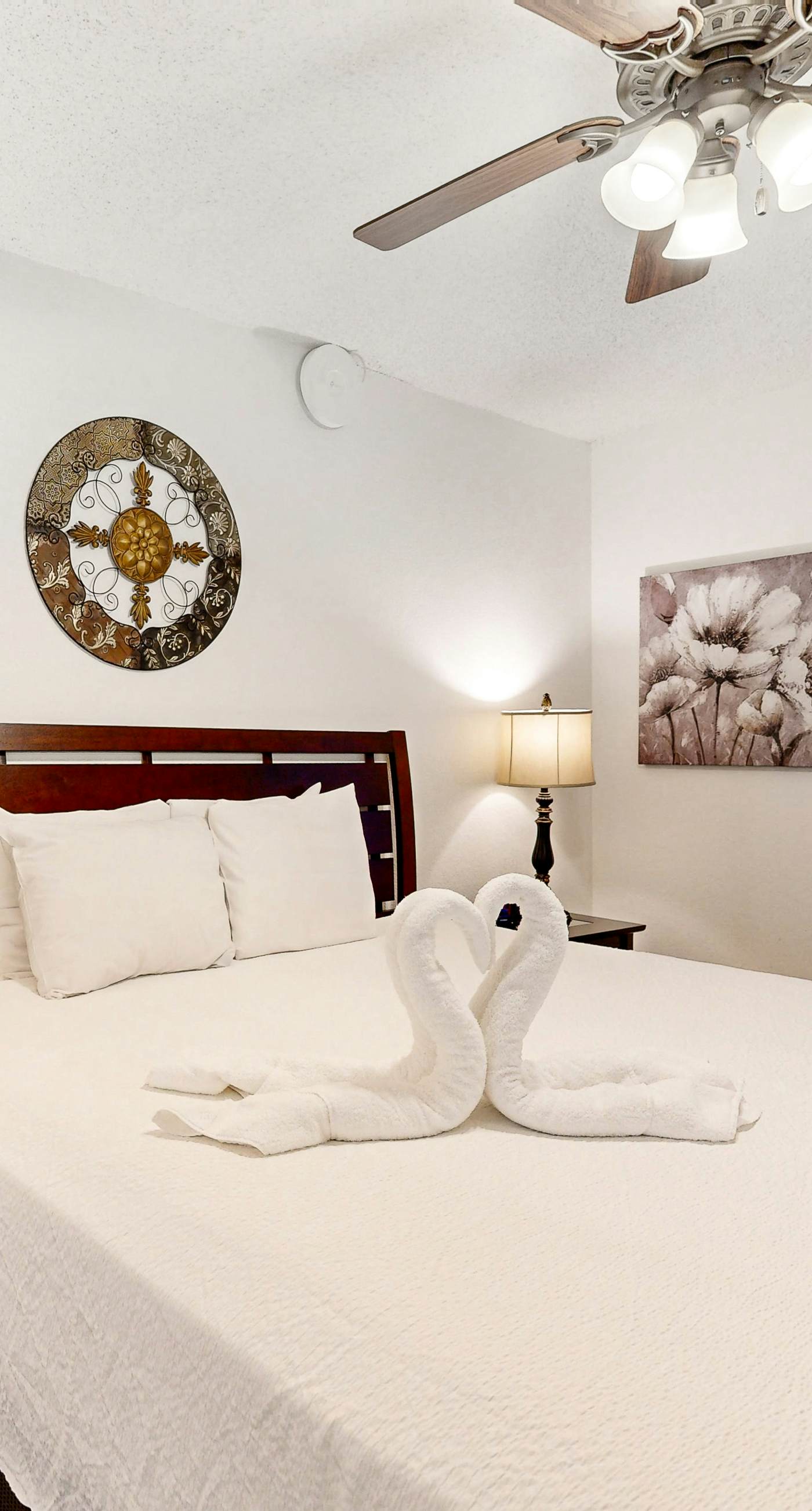 Islander E 7006 - Seventh floor condo with ocean view, washer&dryer, and pool - walk to dining