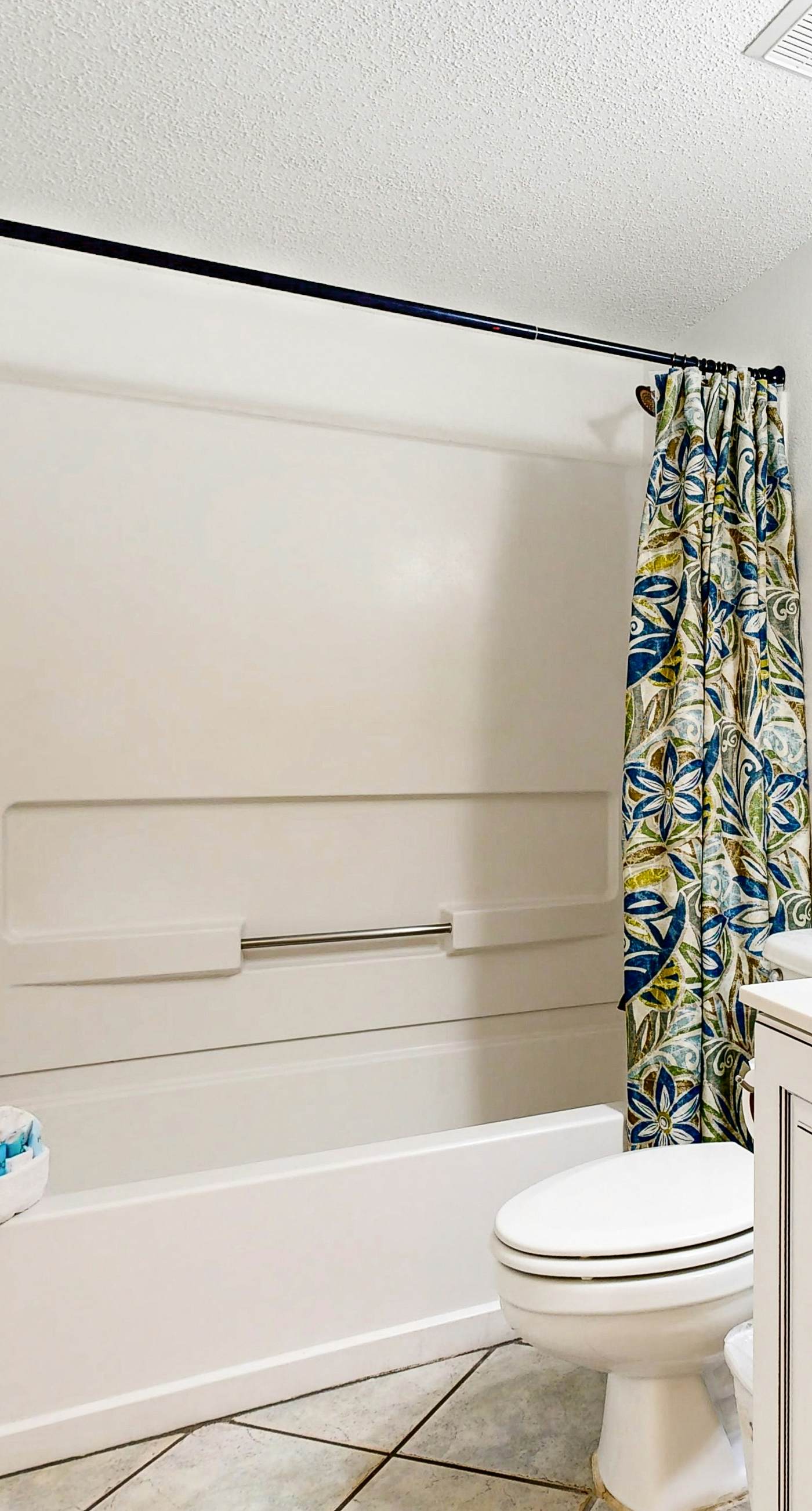 Islander E 7006 - Seventh floor condo with ocean view, washer&dryer, and pool - walk to dining