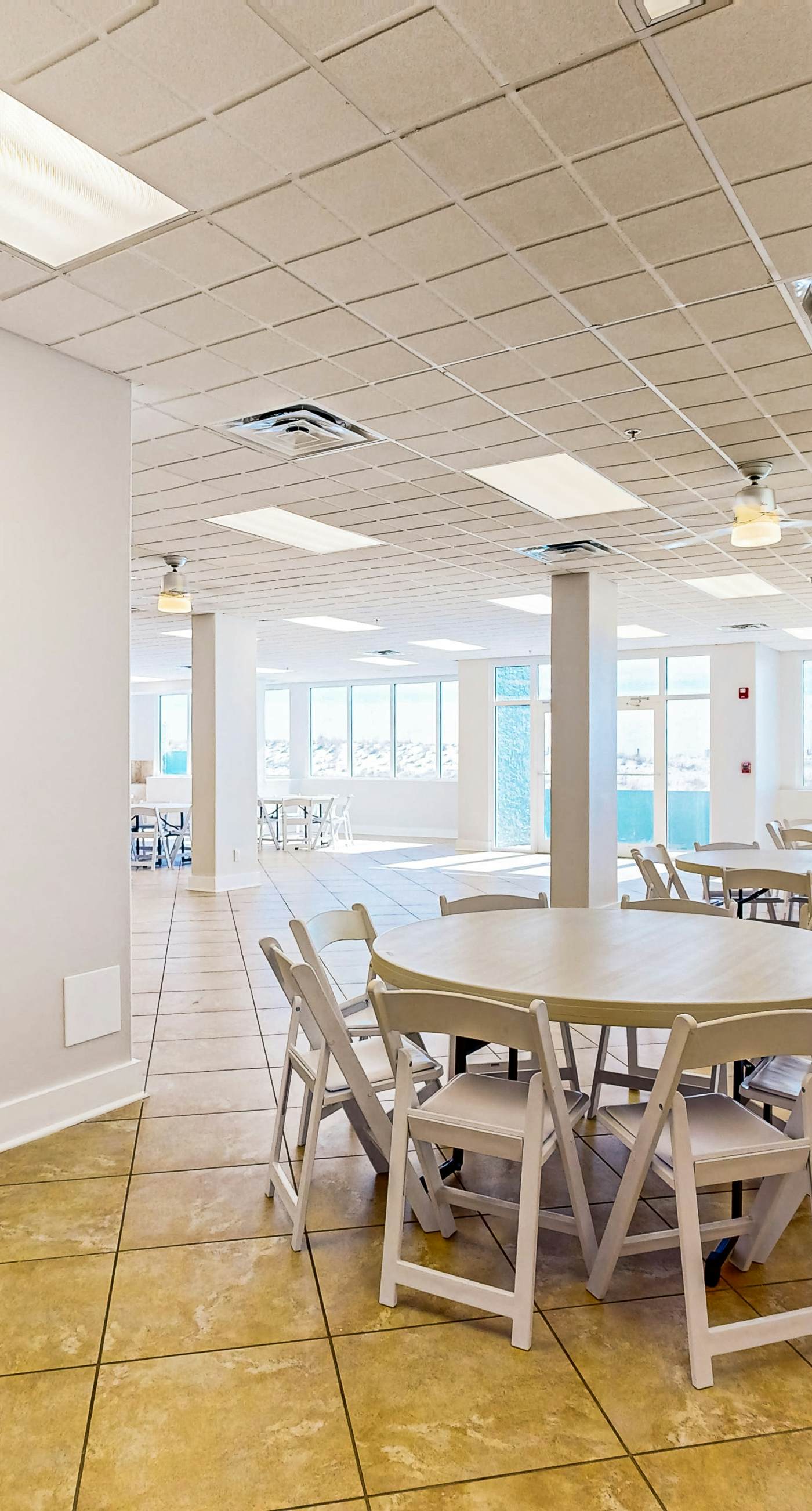 Islander E 7006 - Seventh floor condo with ocean view, washer&dryer, and pool - walk to dining