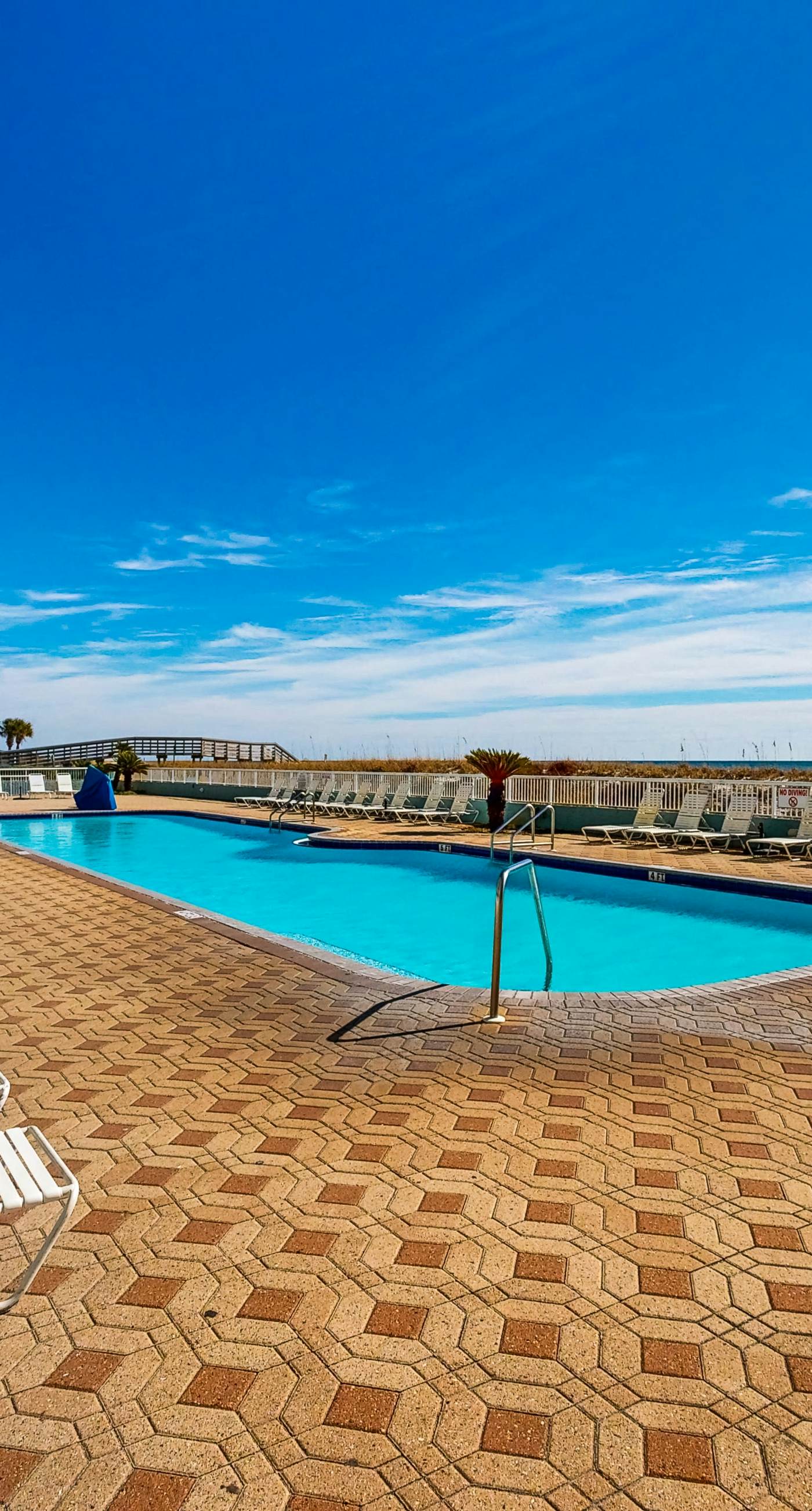 Islander E 7006 - Seventh floor condo with ocean view, washer&dryer, and pool - walk to dining