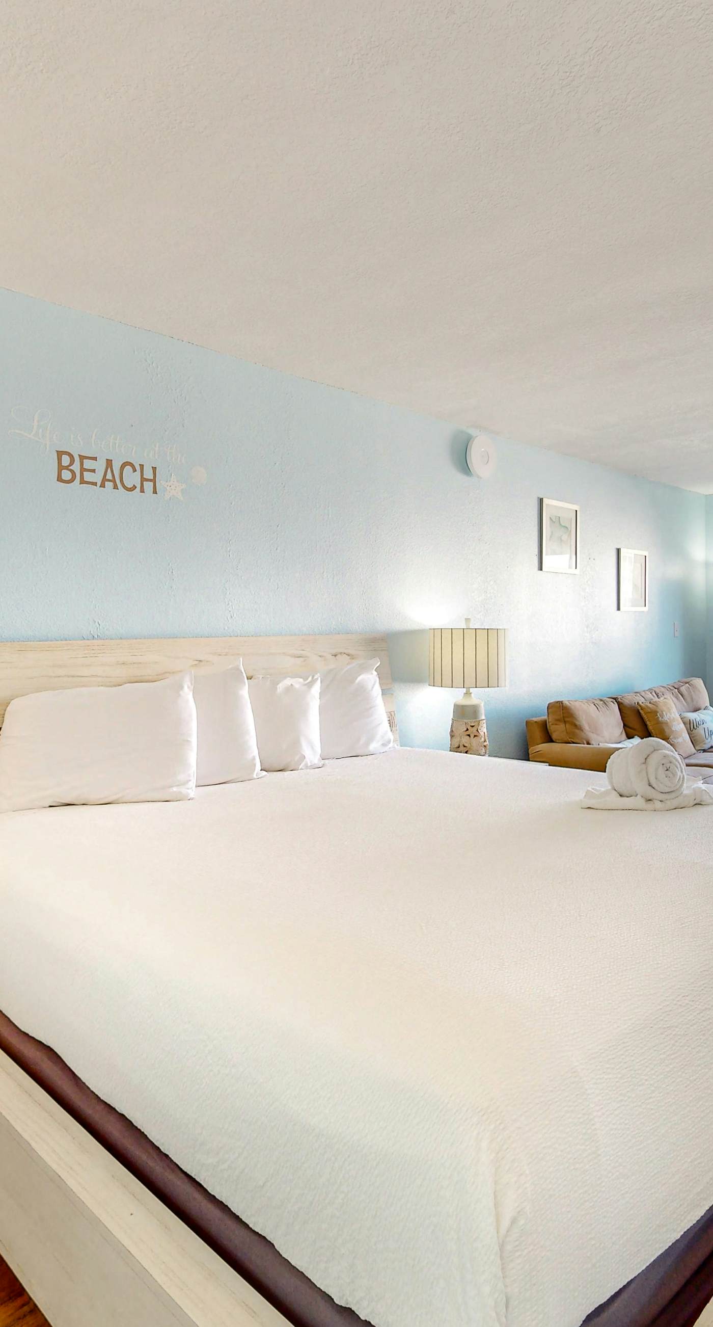 Islander W 605 - Sixth floor oceanfront condo with pool access, central AC, and sunset ocean view