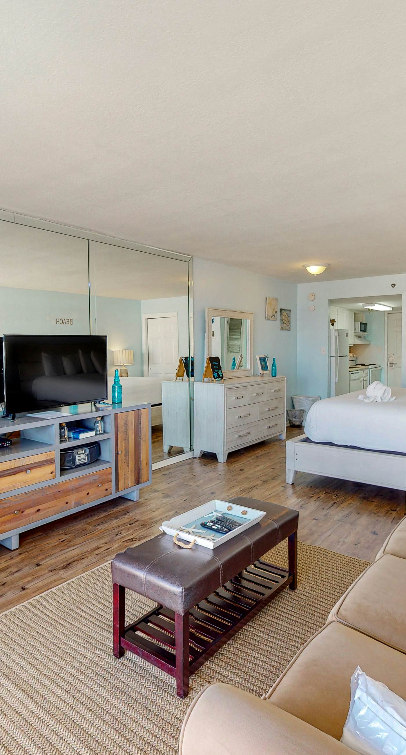 Islander W 605 - Sixth floor oceanfront condo with pool access, central AC, and sunset ocean view