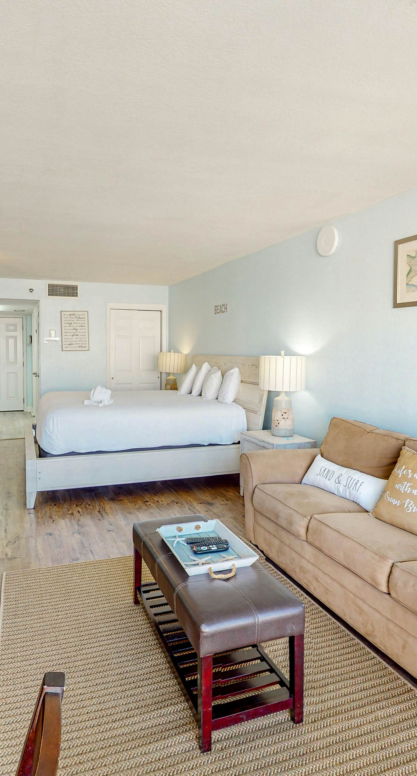 Islander W 605 - Sixth floor oceanfront condo with pool access, central AC, and sunset ocean view